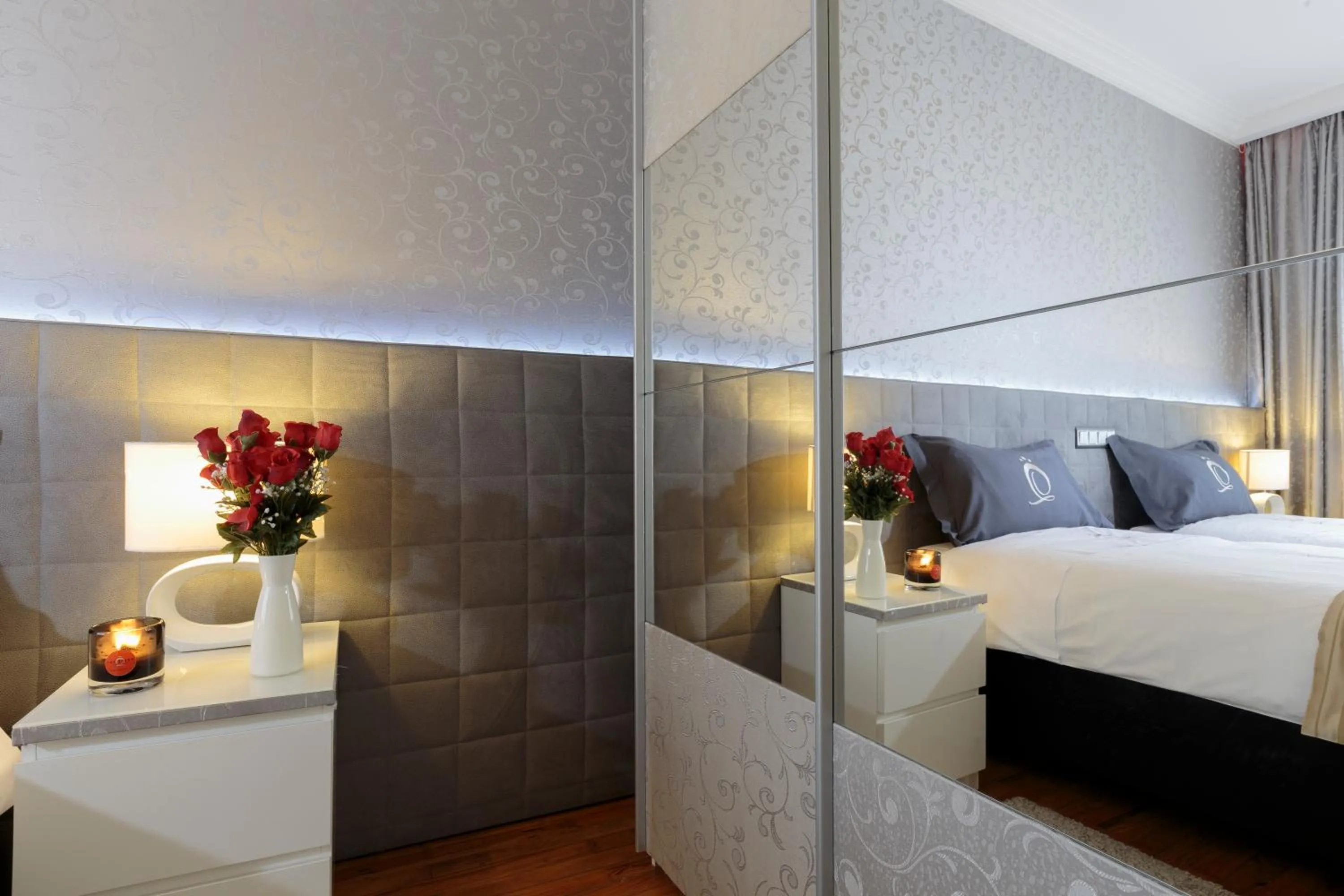 Bedroom, Bed in The Queen Luxury Apartments - Villa Cortina