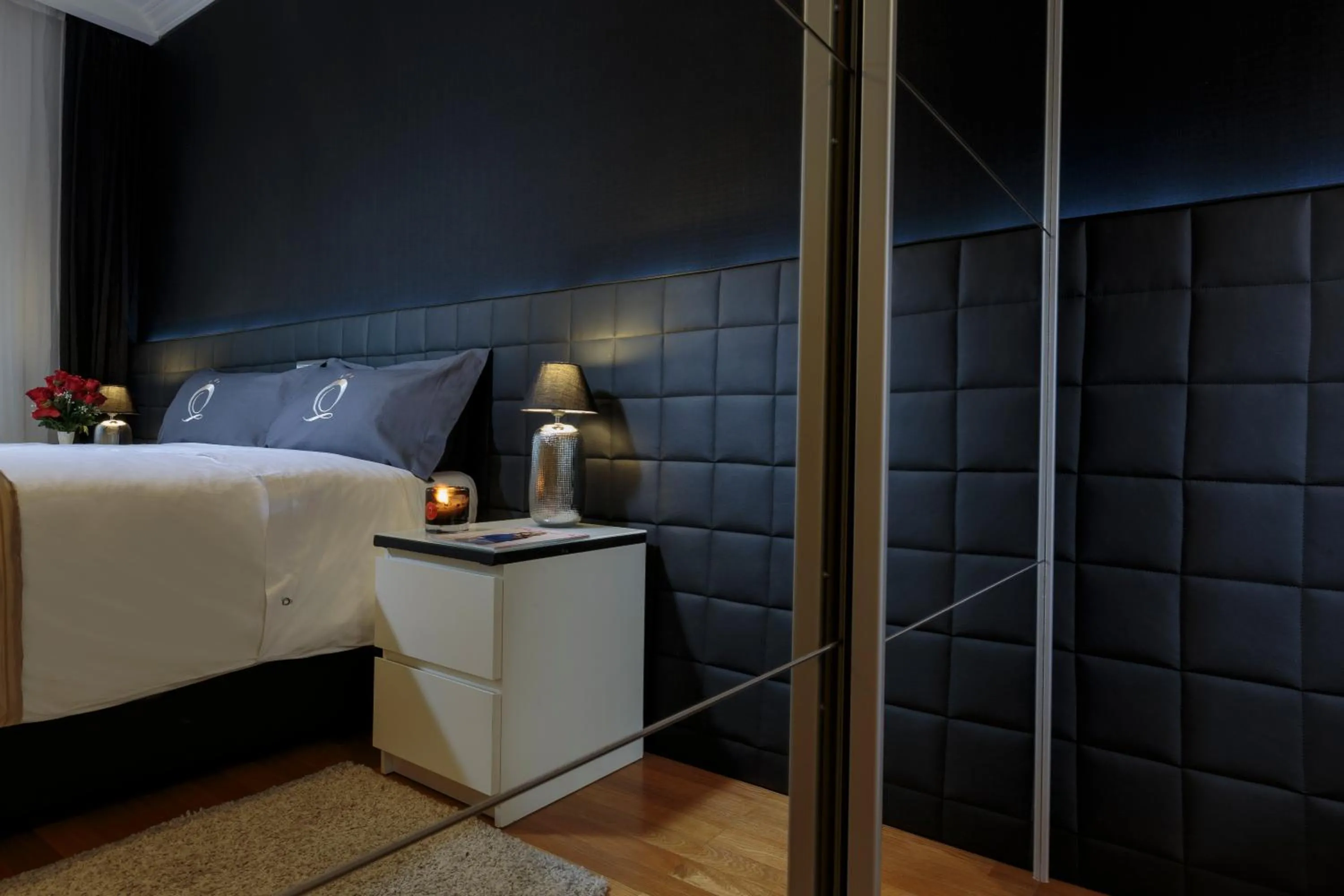 Bedroom, Bed in The Queen Luxury Apartments - Villa Cortina