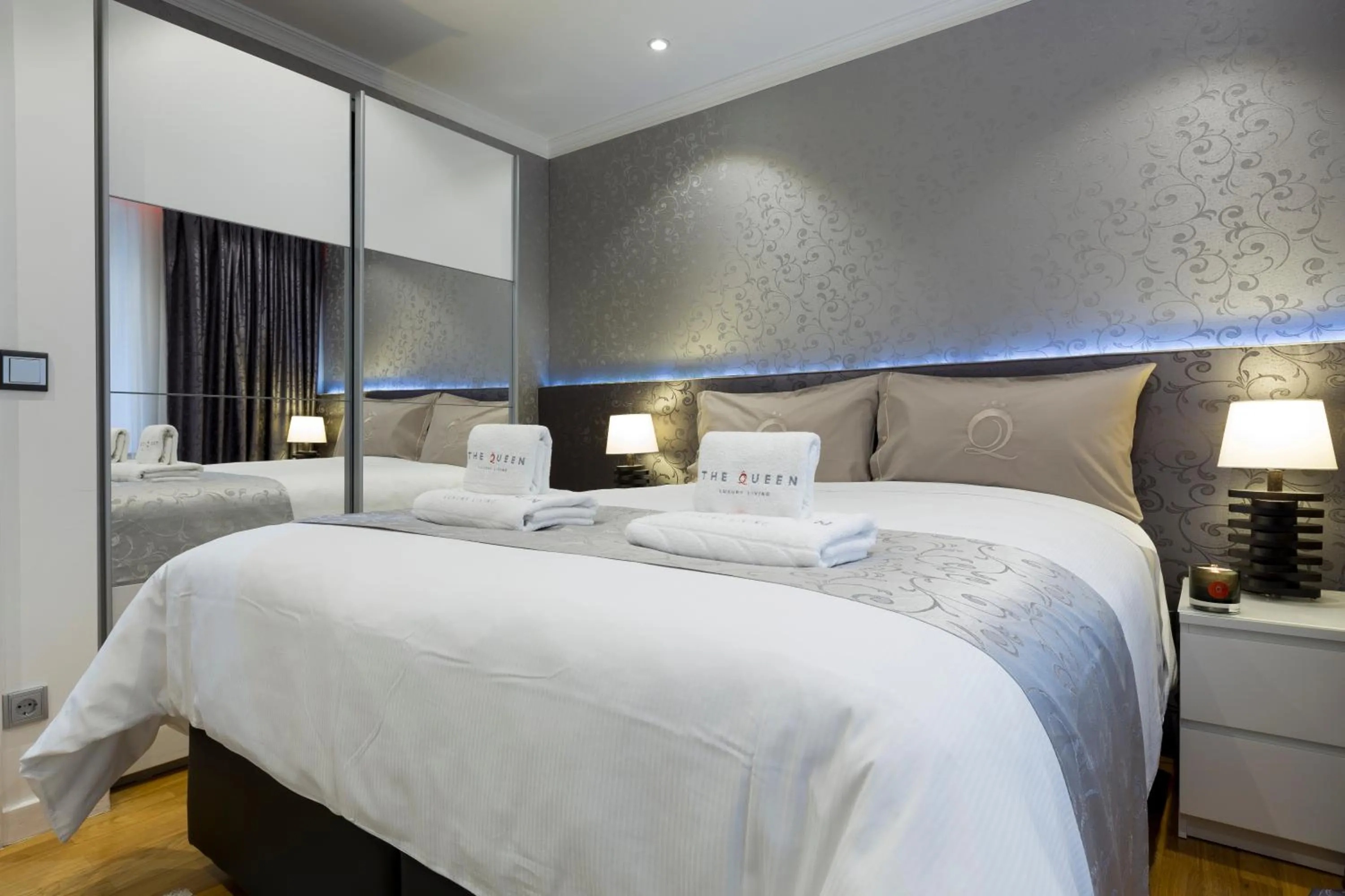 Bedroom, Bed in The Queen Luxury Apartments - Villa Cortina