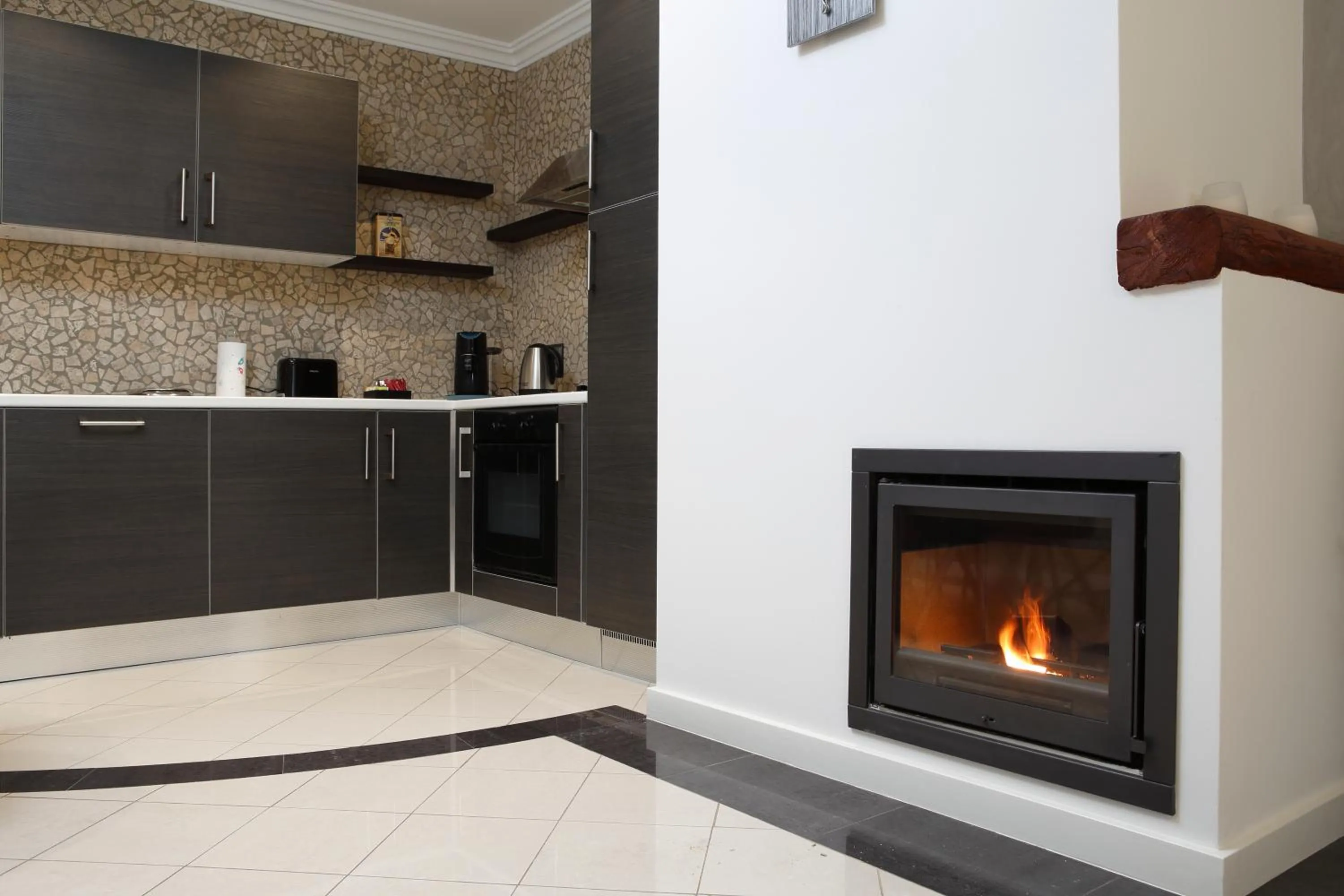 Kitchen or kitchenette in The Queen Luxury Apartments - Villa Cortina