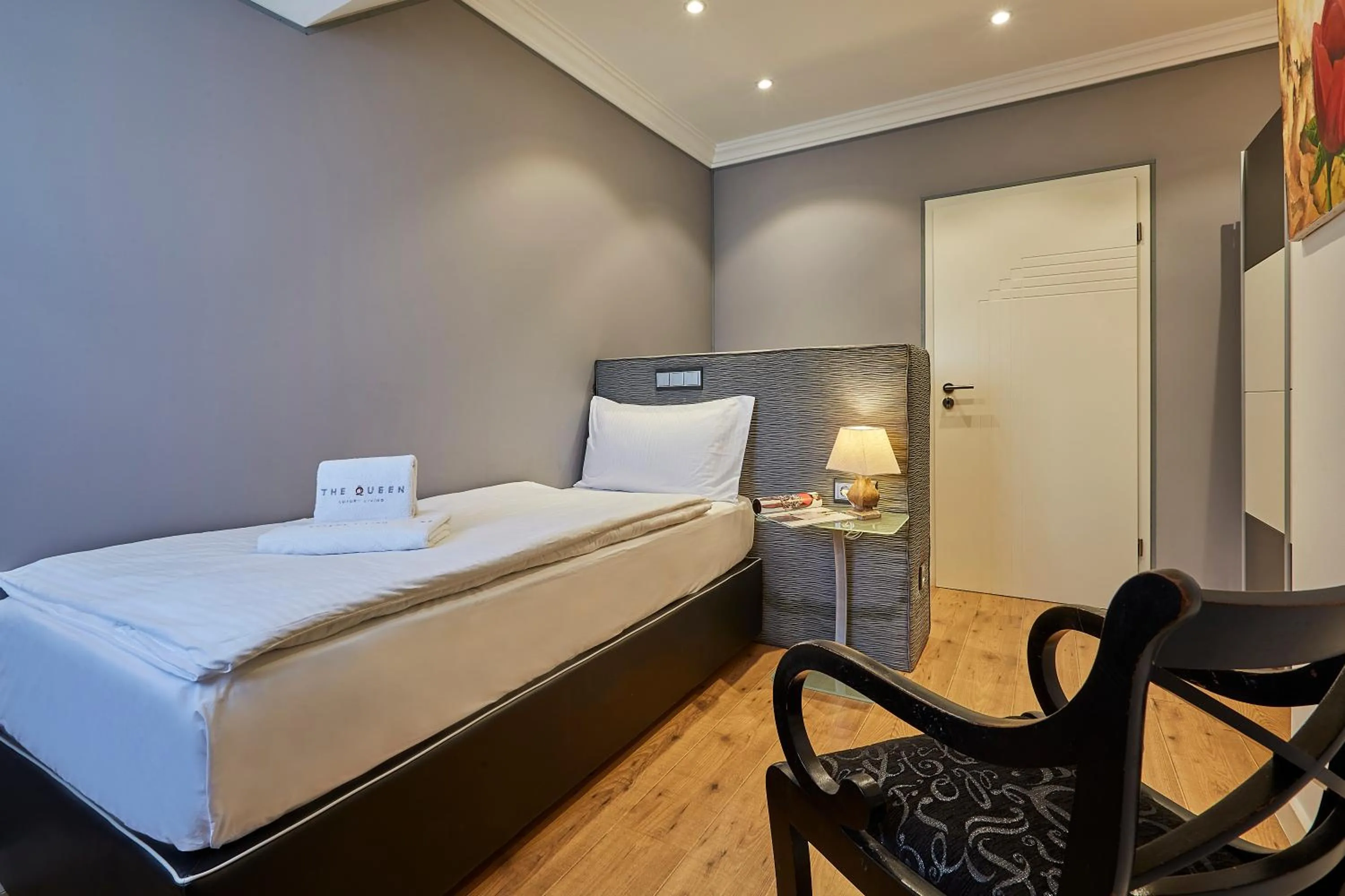 Bedroom, Bed in The Queen Luxury Apartments - Villa Cortina
