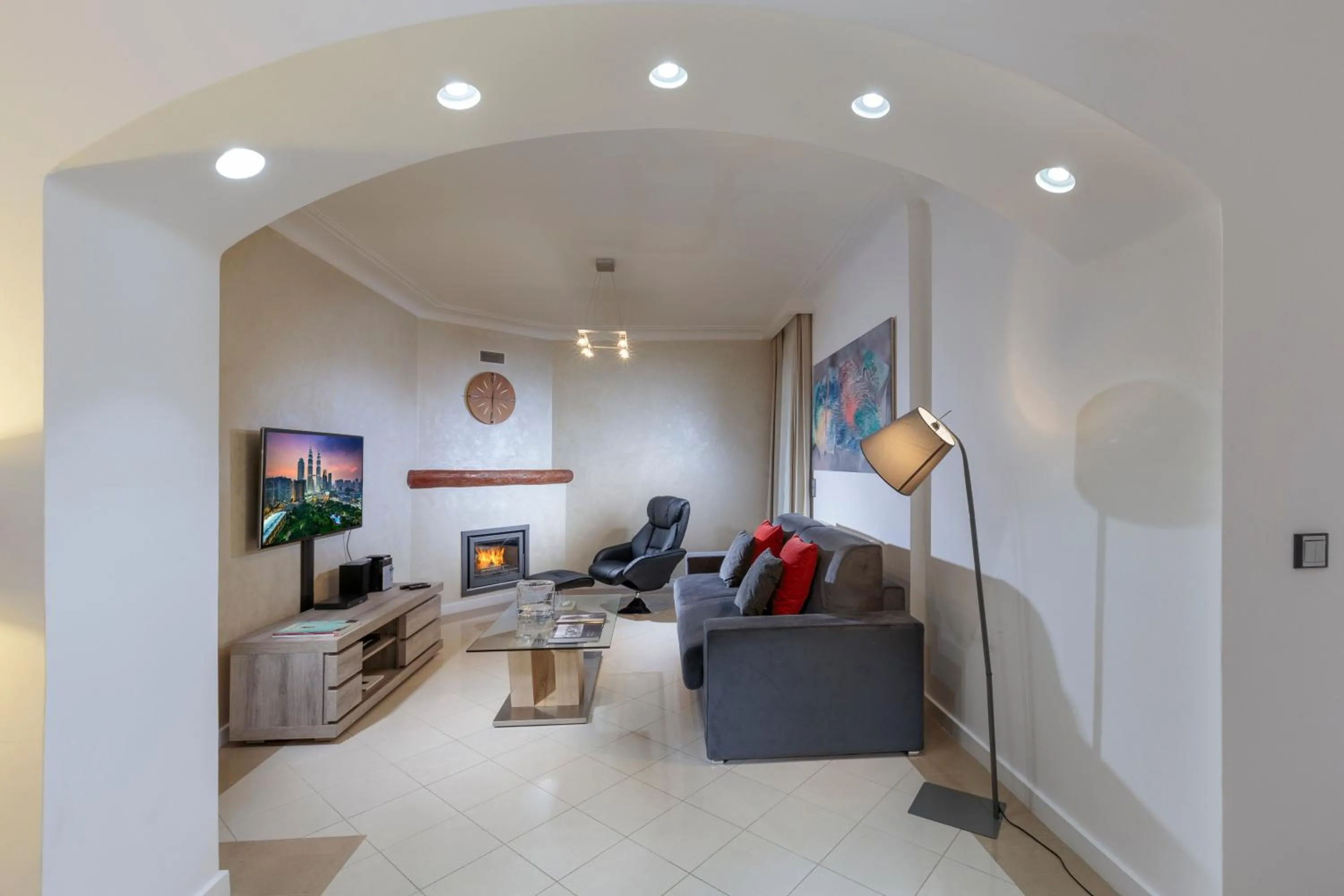 TV and multimedia in The Queen Luxury Apartments - Villa Cortina