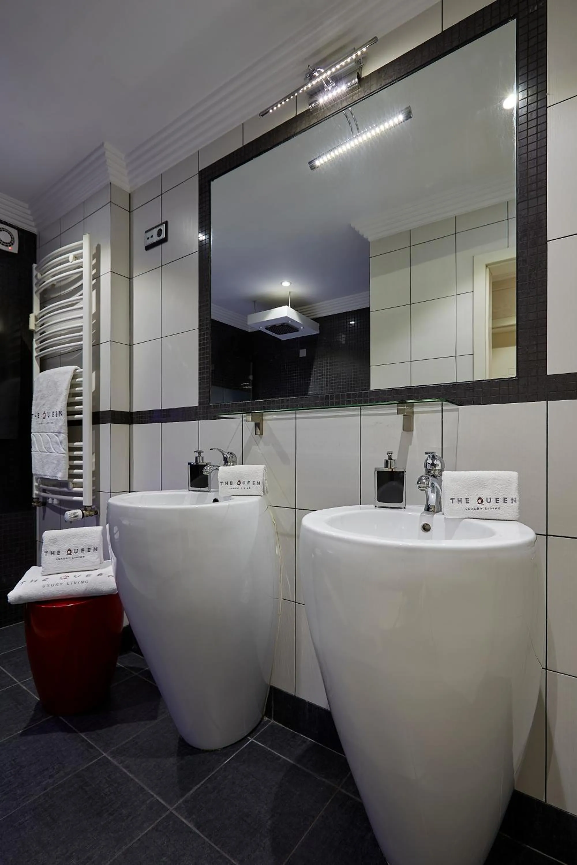 Bathroom in The Queen Luxury Apartments - Villa Cortina