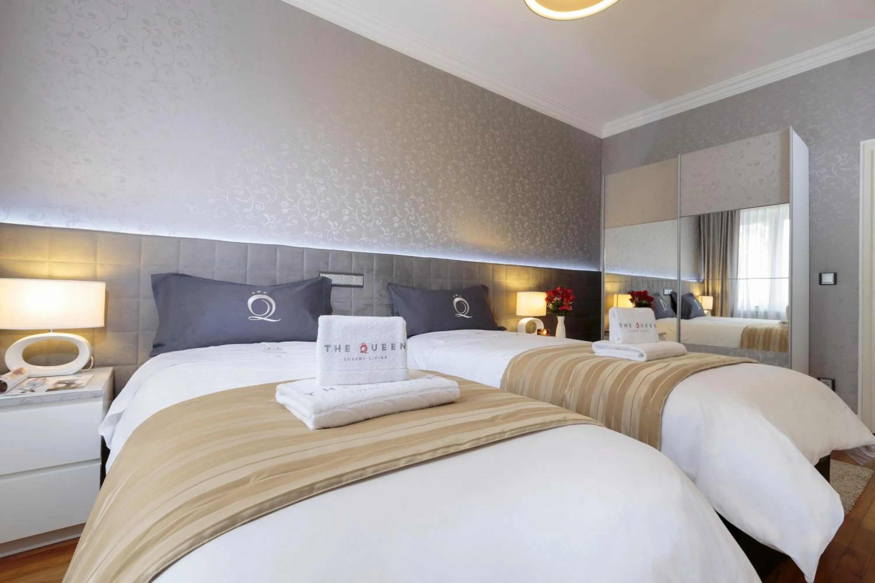 Bedroom, Bed in The Queen Luxury Apartments - Villa Cortina