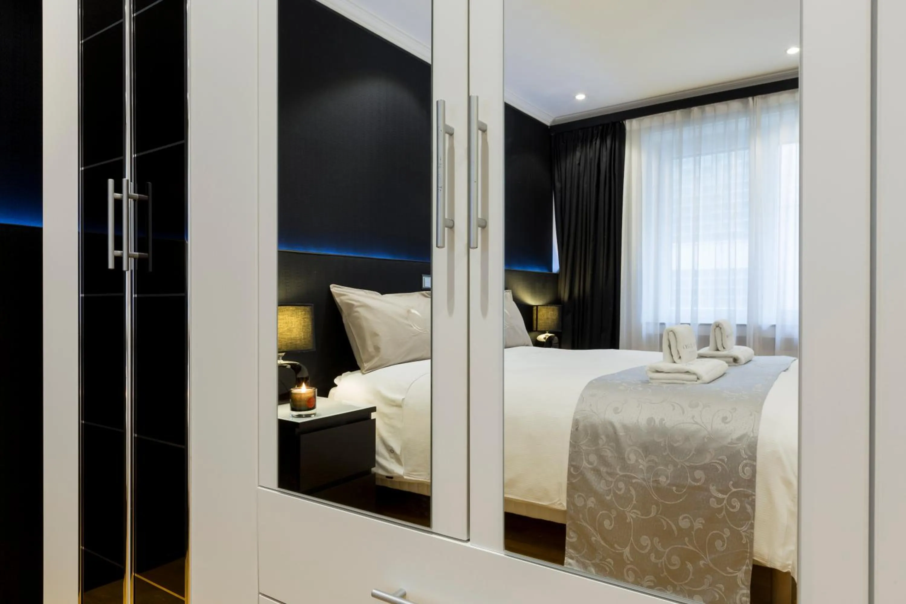 Bedroom, Bed in The Queen Luxury Apartments - Villa Cortina