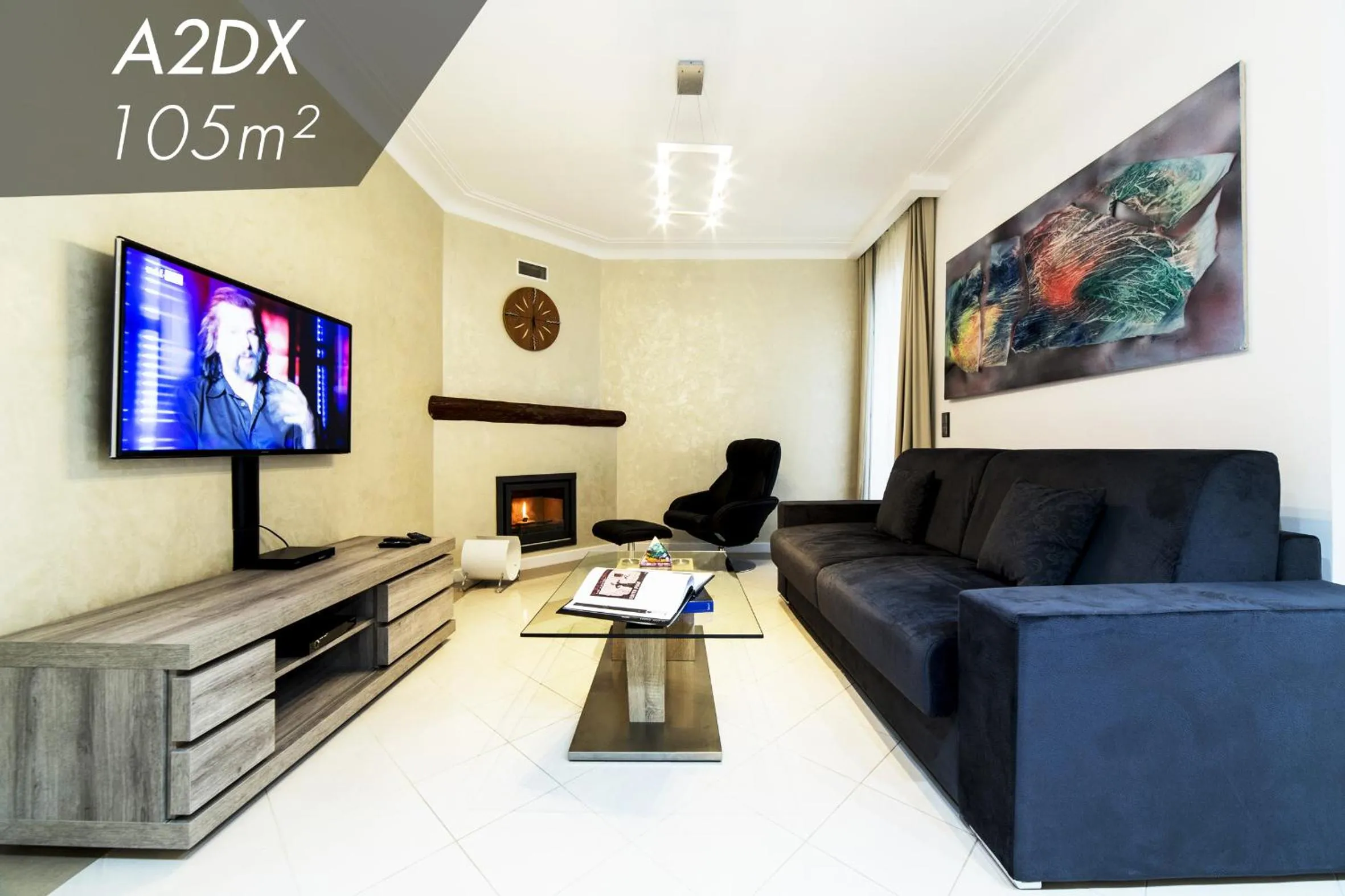 Communal lounge/ TV room in The Queen Luxury Apartments - Villa Cortina