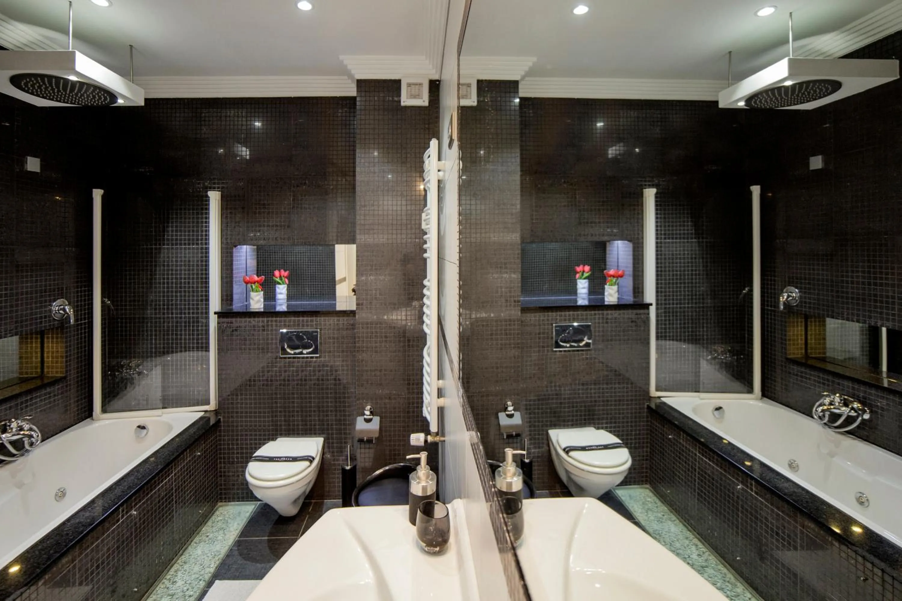 Toilet in The Queen Luxury Apartments - Villa Cortina
