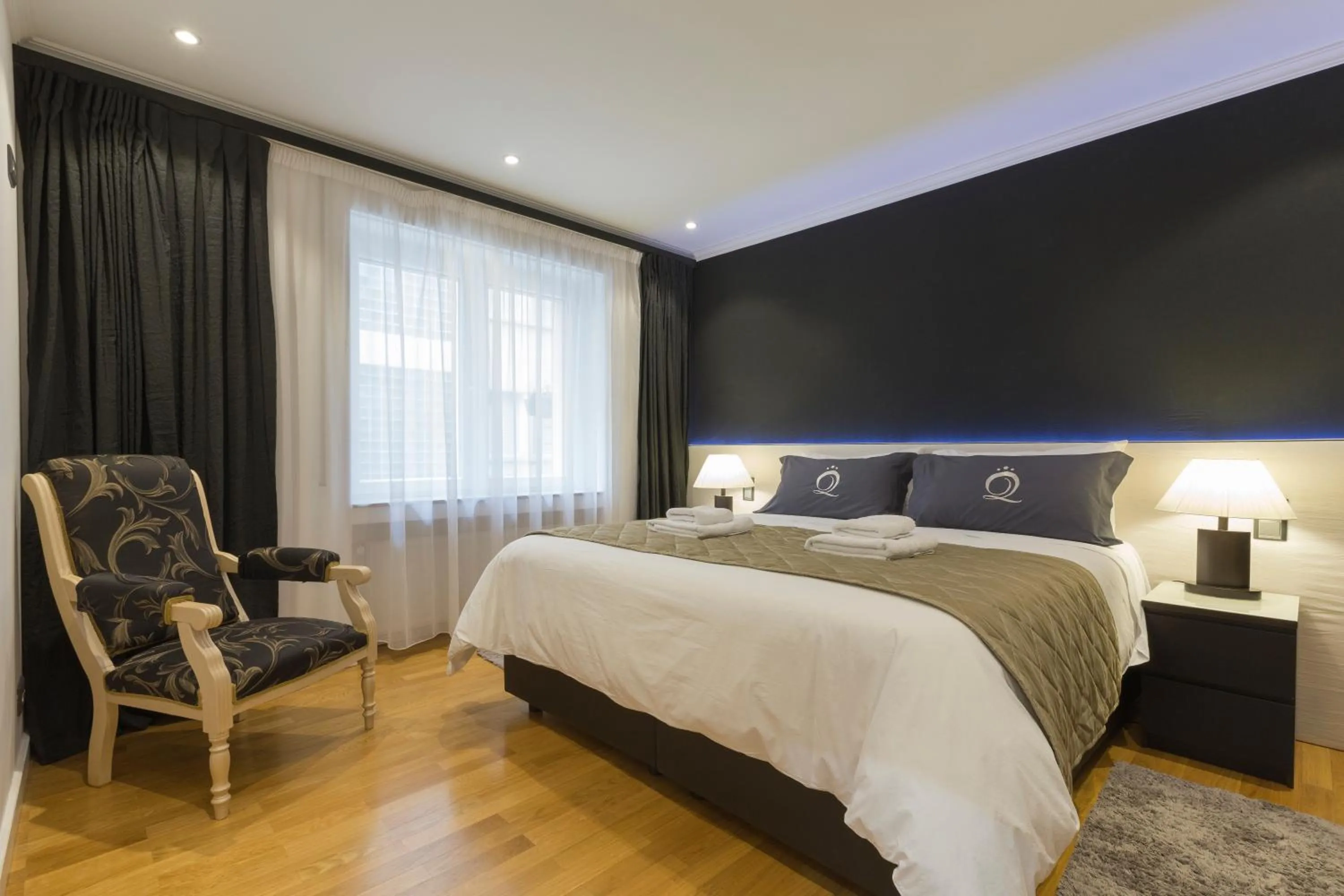 Bed in The Queen Luxury Apartments - Villa Cortina