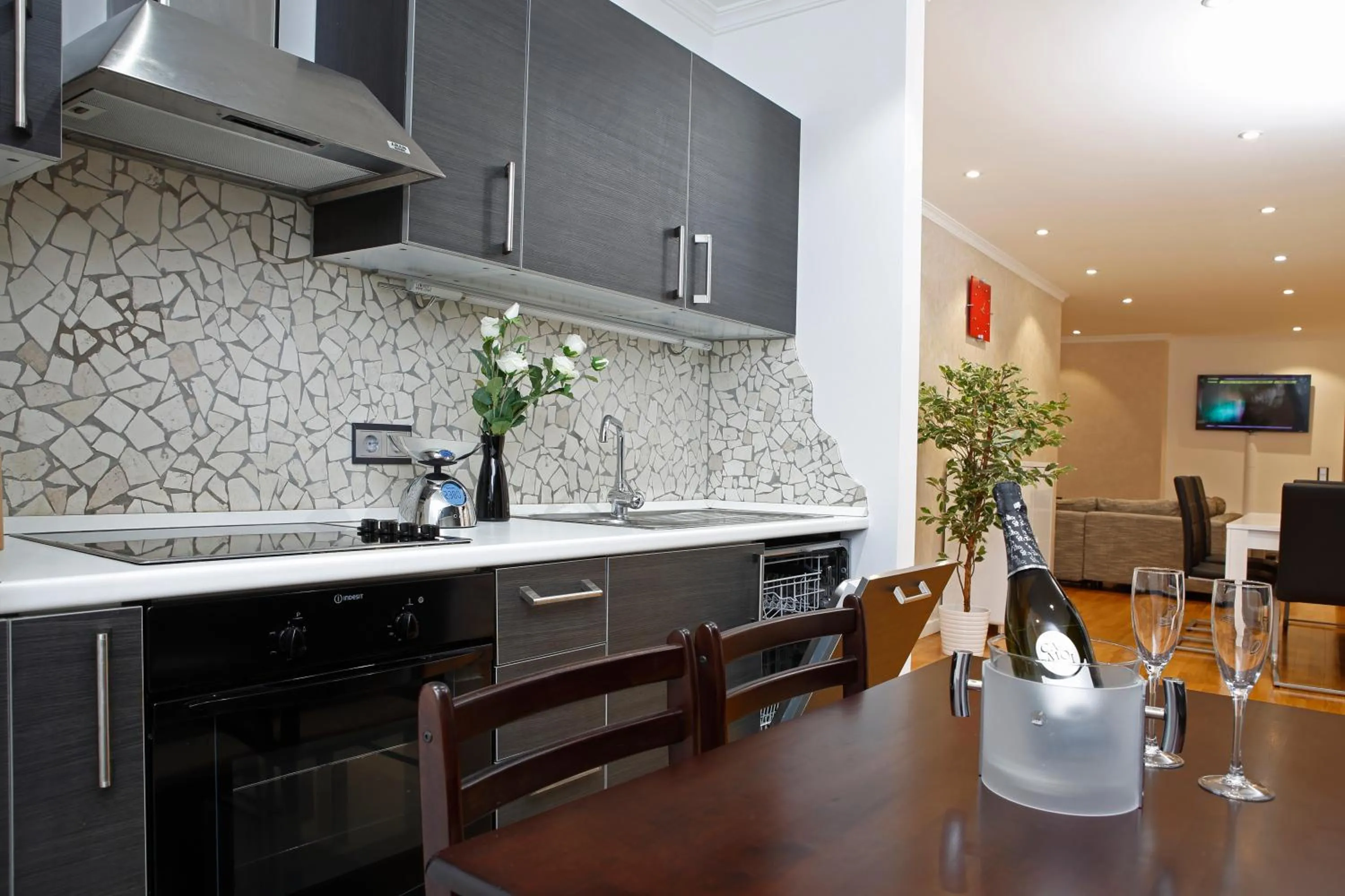 Kitchen or kitchenette in The Queen Luxury Apartments - Villa Cortina