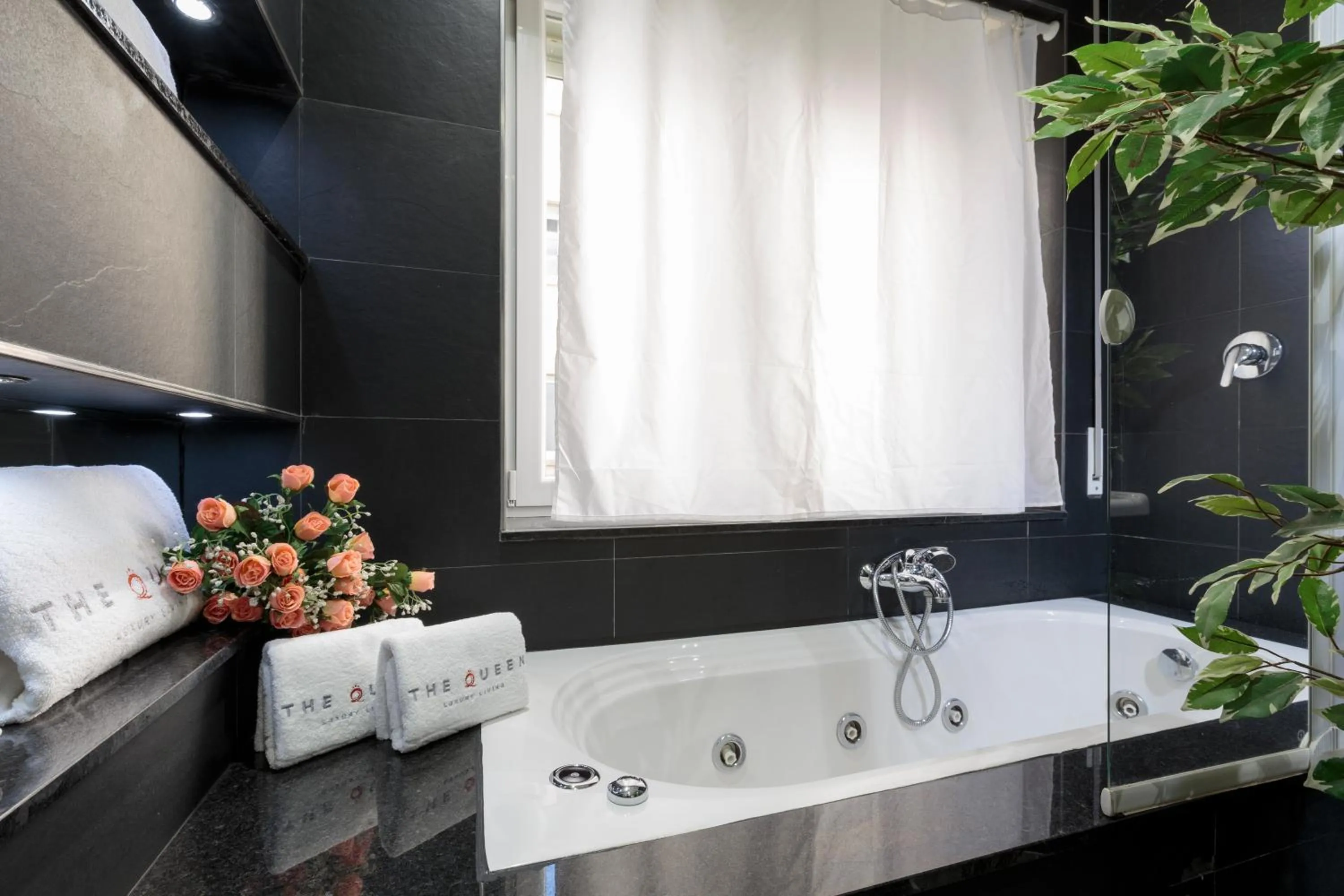 Bathroom in The Queen Luxury Apartments - Villa Cortina