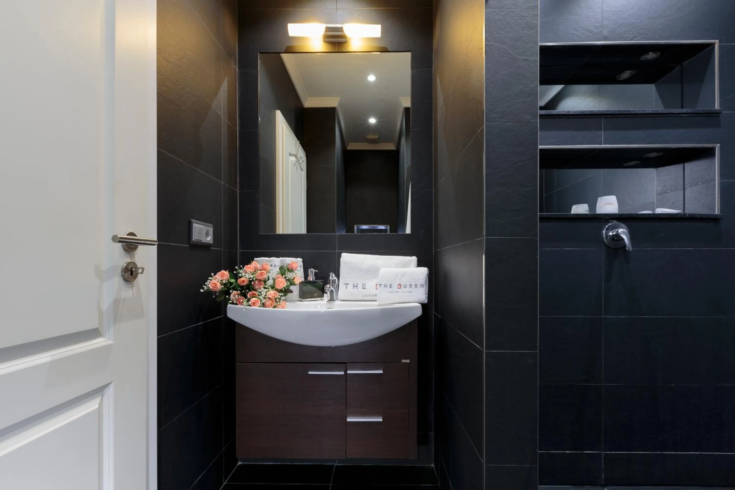 Bathroom in The Queen Luxury Apartments - Villa Cortina