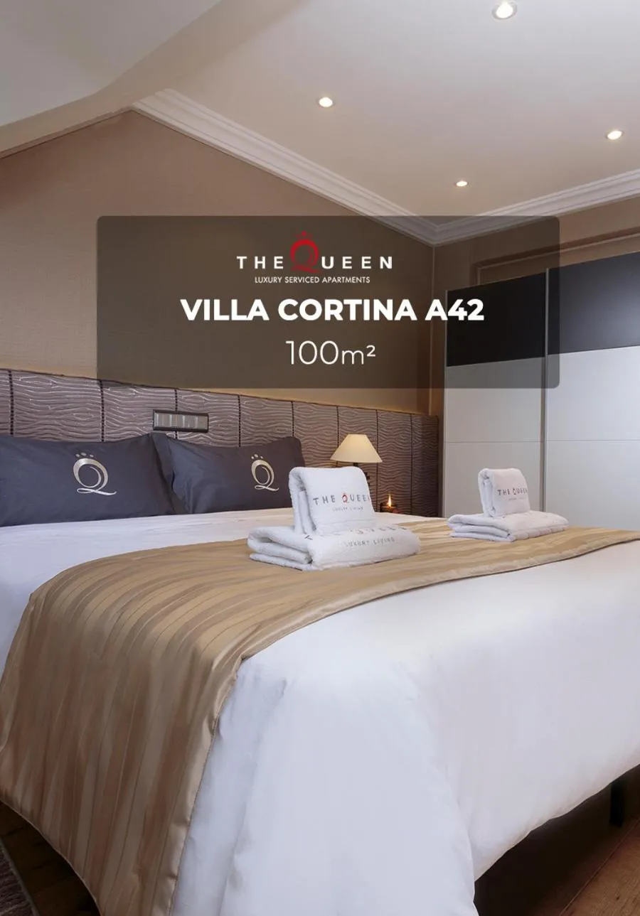 Logo/Certificate/Sign, Bed in The Queen Luxury Apartments - Villa Cortina
