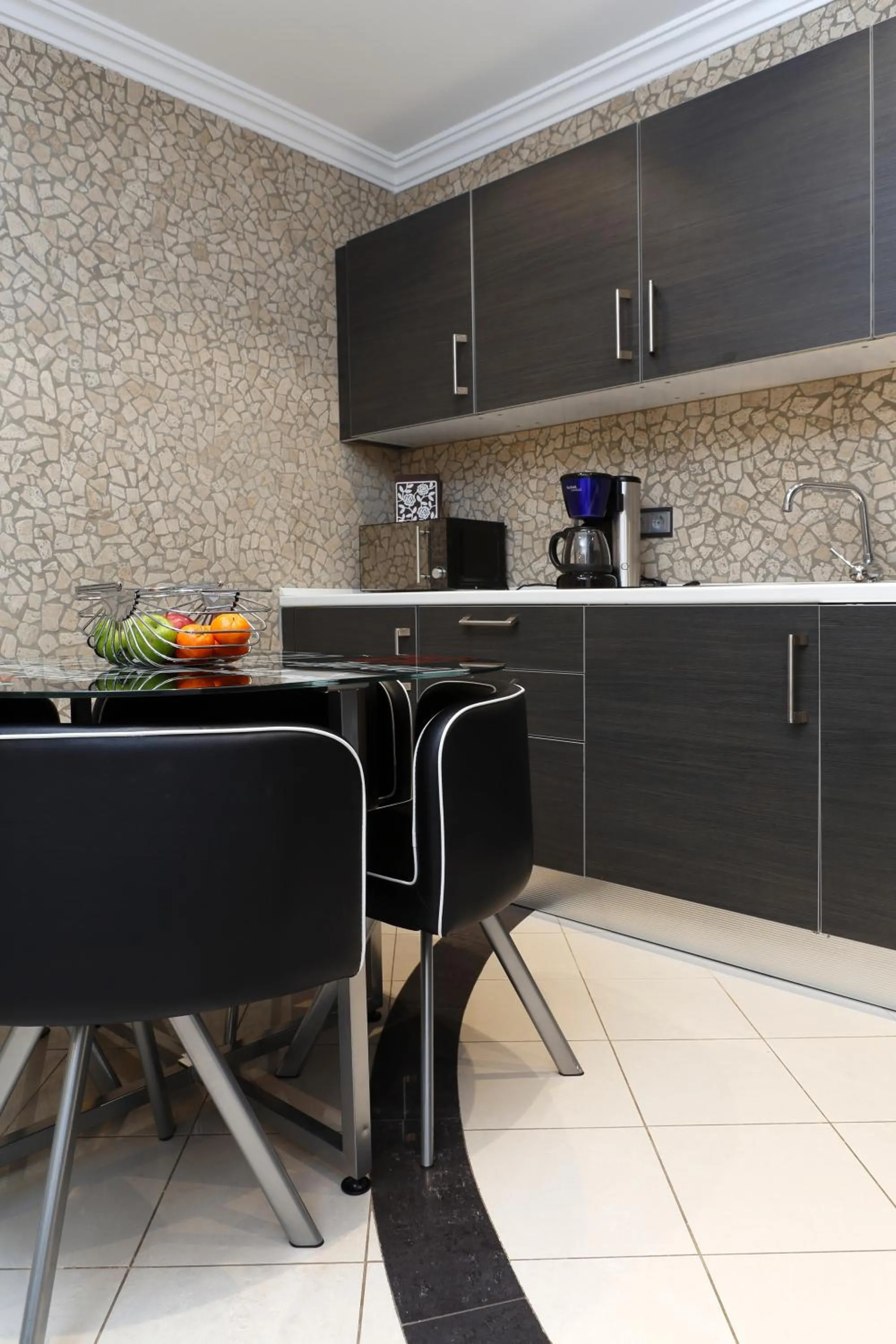 Kitchen or kitchenette in The Queen Luxury Apartments - Villa Cortina