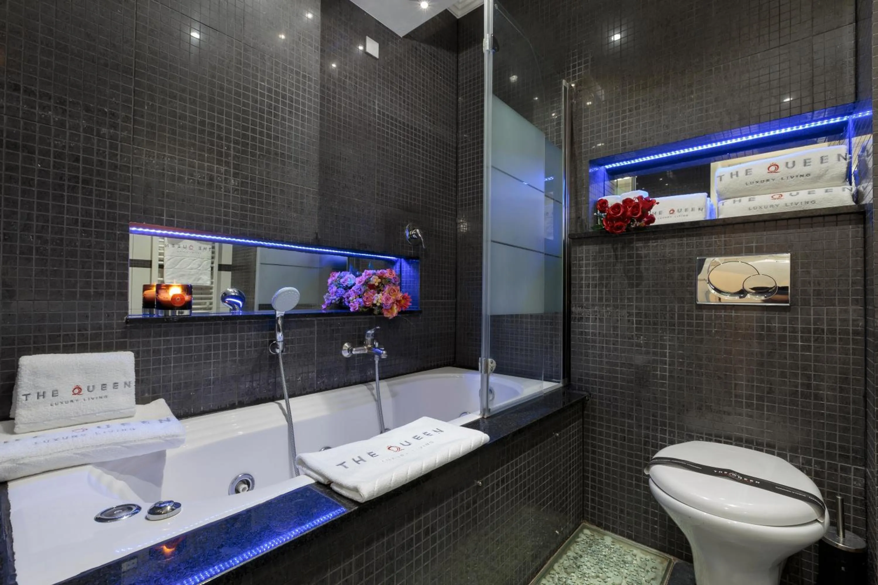 Bathroom in The Queen Luxury Apartments - Villa Cortina