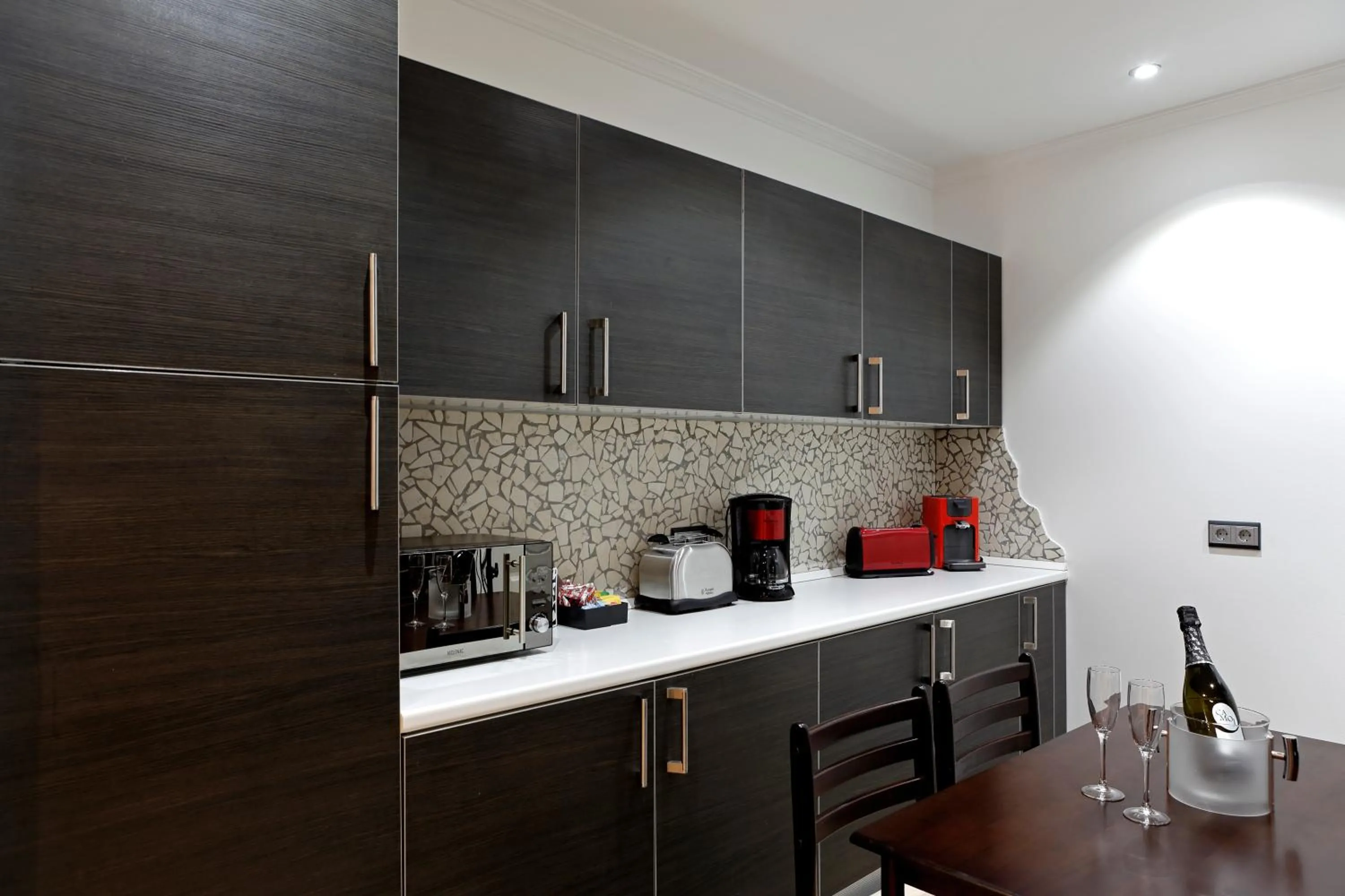 Kitchen or kitchenette in The Queen Luxury Apartments - Villa Cortina