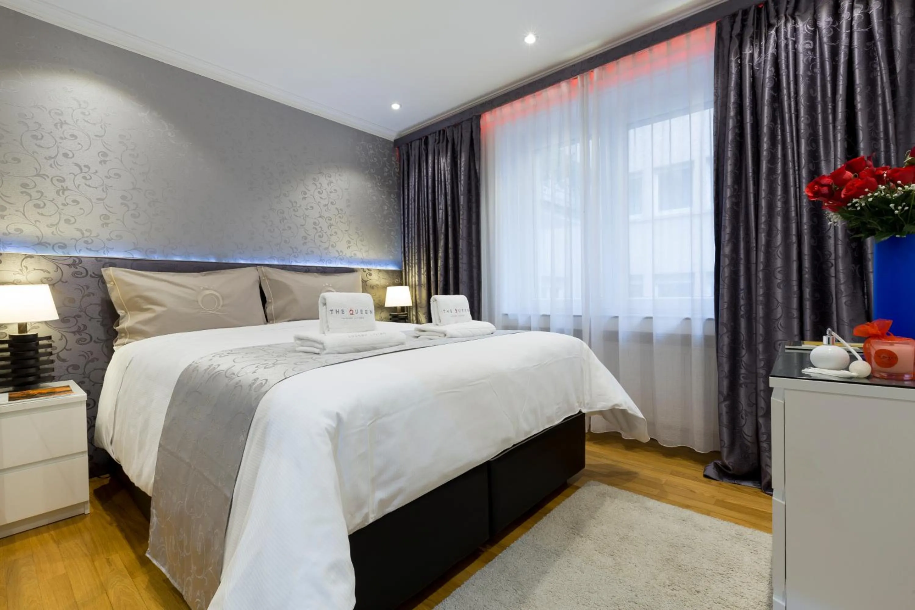 Bedroom, Bed in The Queen Luxury Apartments - Villa Cortina
