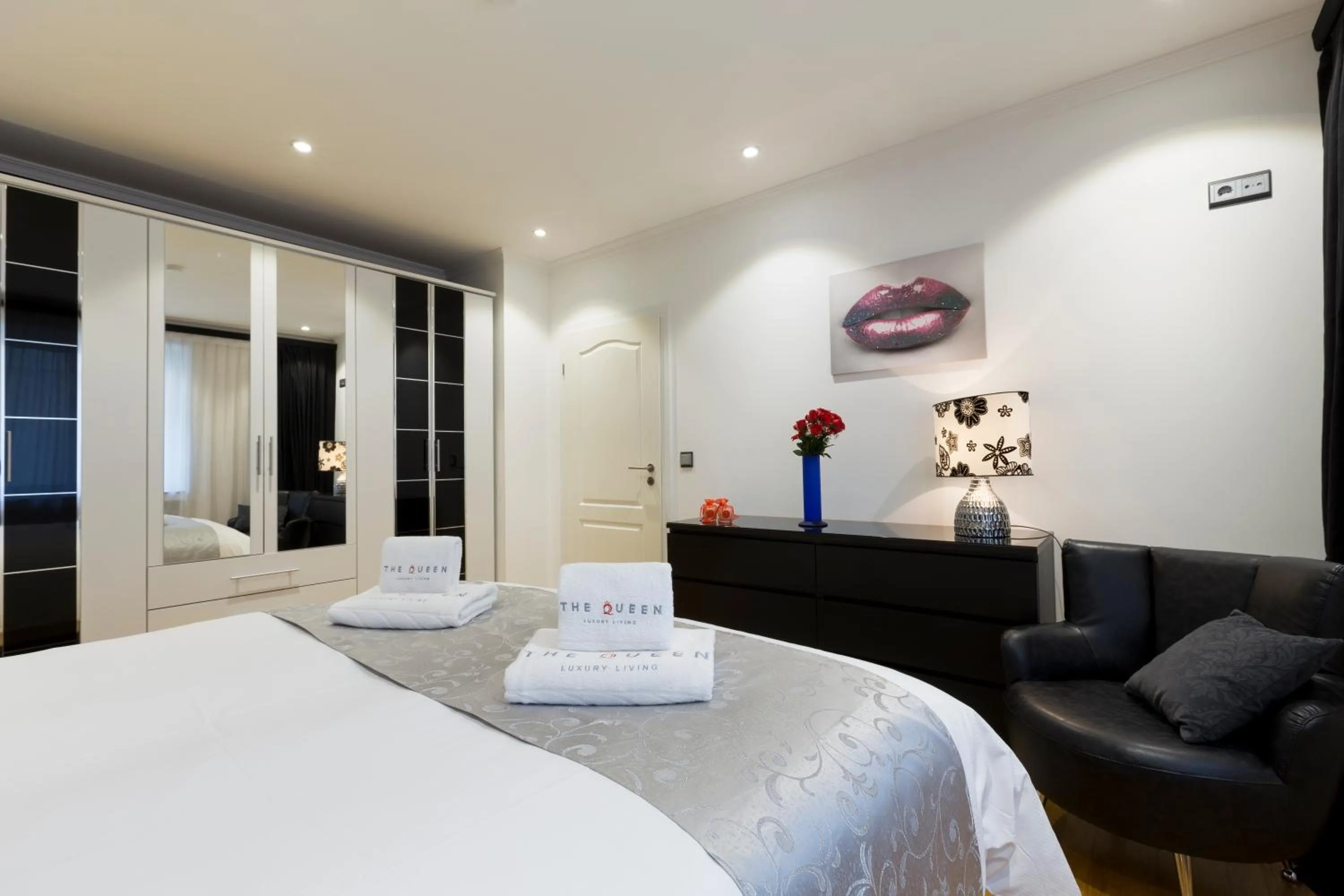 Bedroom, Bed in The Queen Luxury Apartments - Villa Cortina