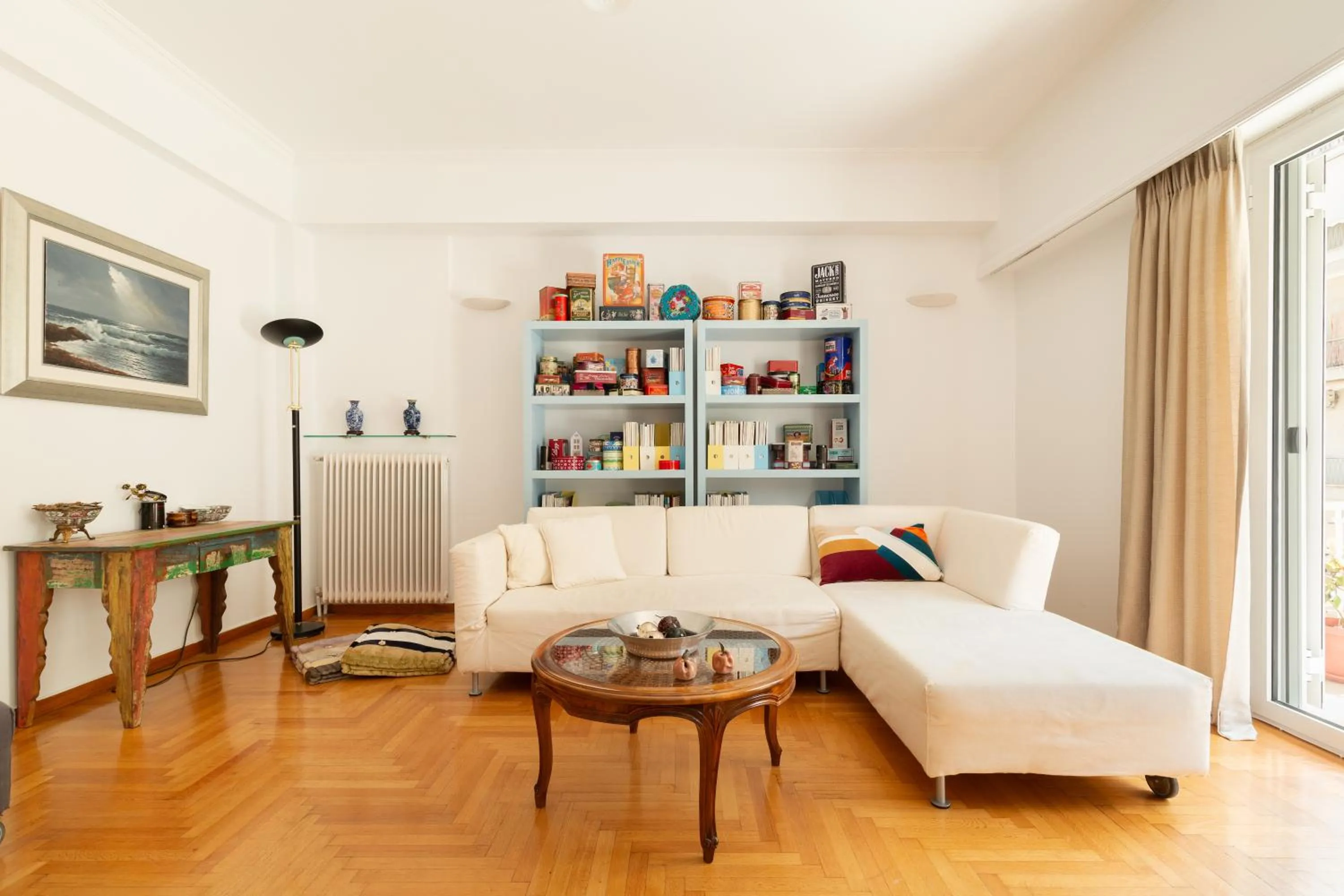 Living room in Vibrant in Pangrati by Athenian Homes