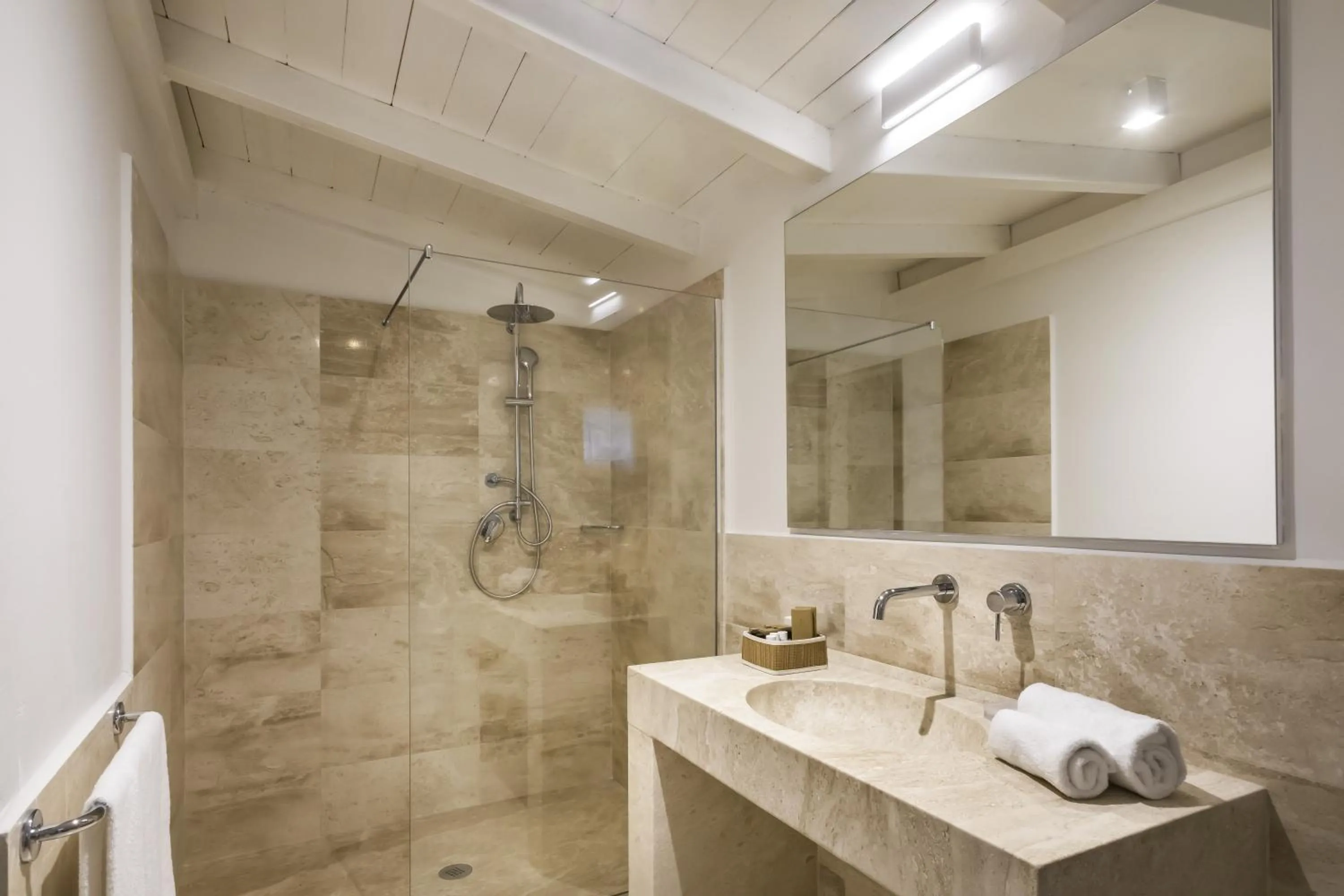 Shower in Grand Hotel In Porto Cervo
