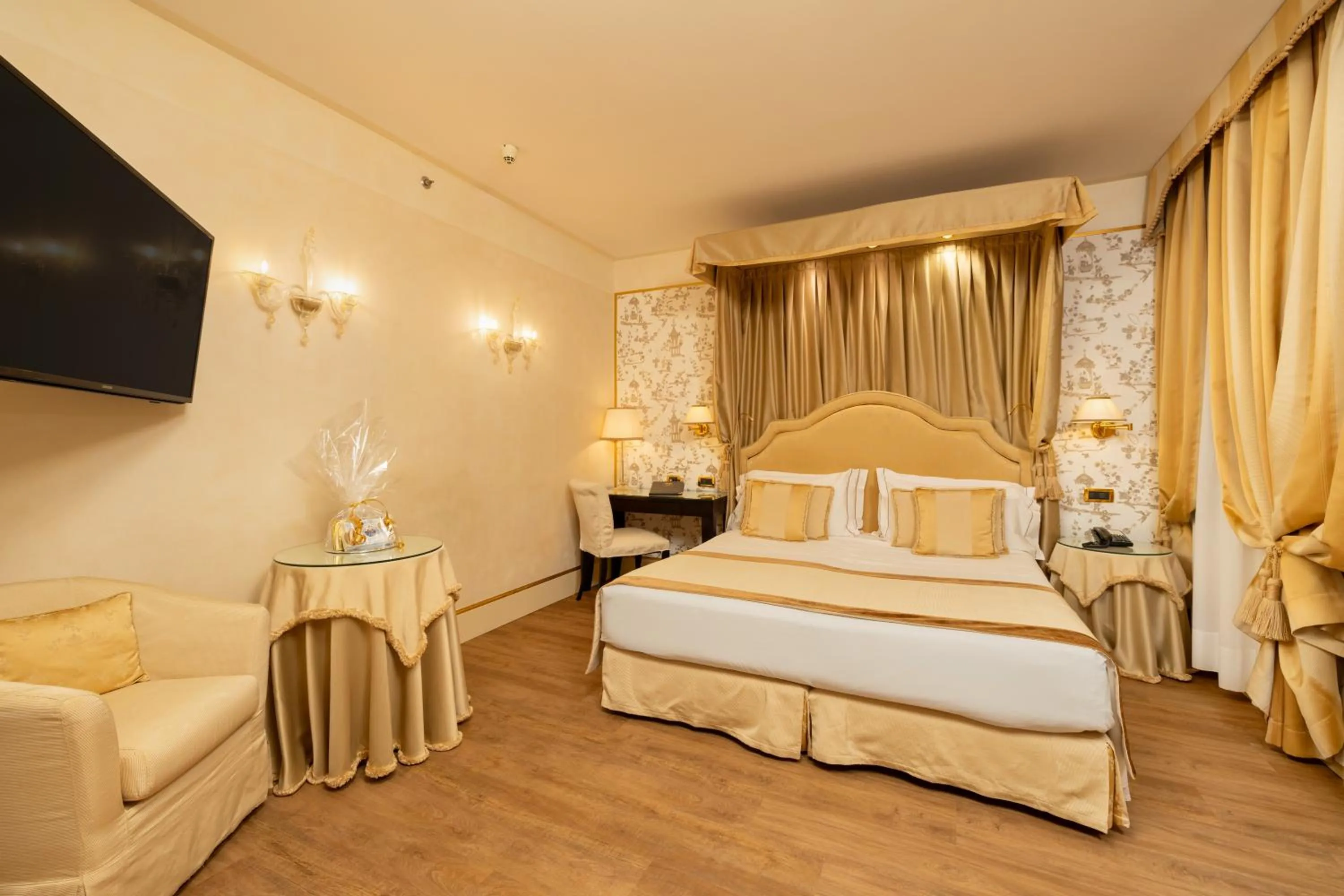 Bedroom, Bed in Hotel A La Commedia