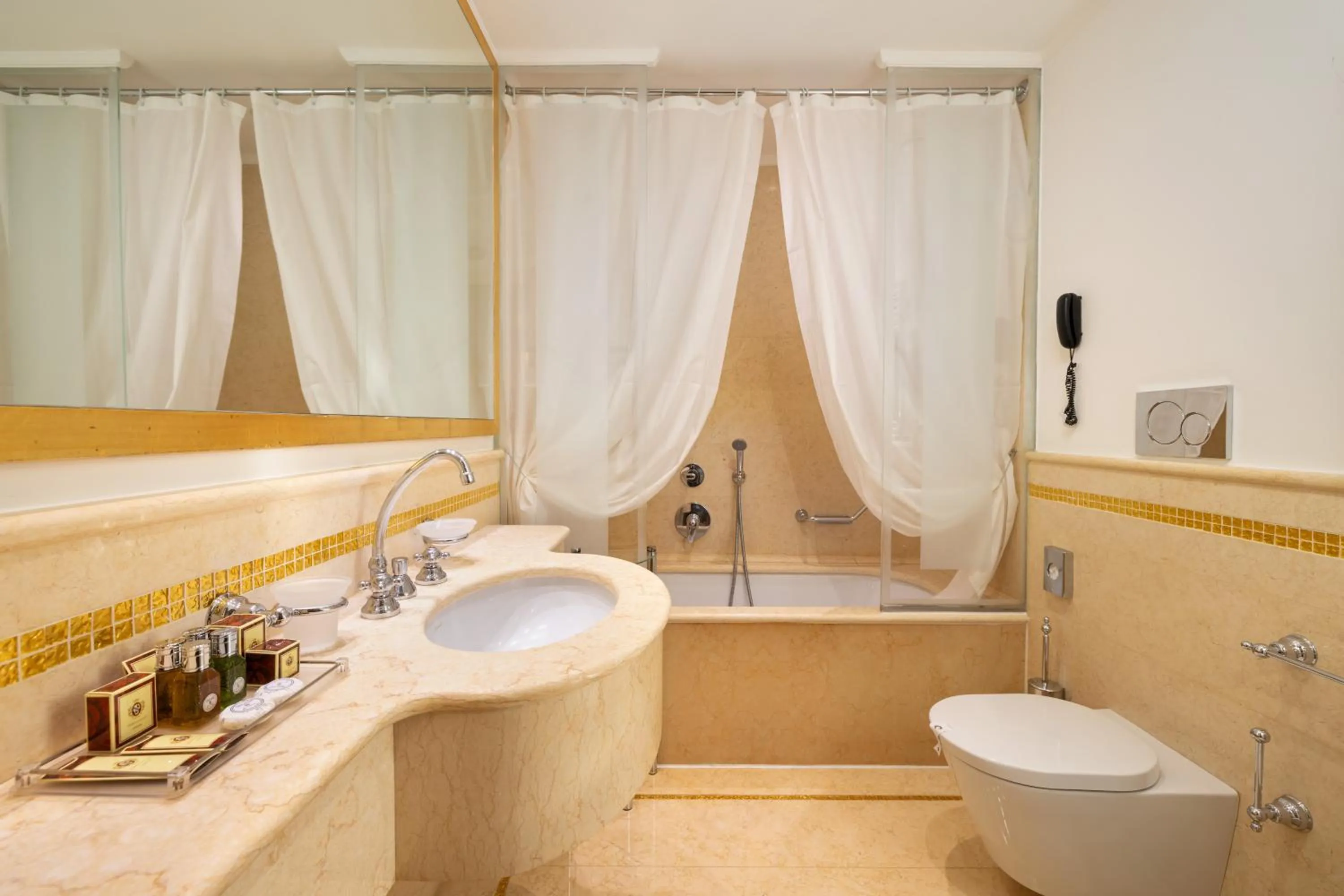 Bathroom in Hotel A La Commedia