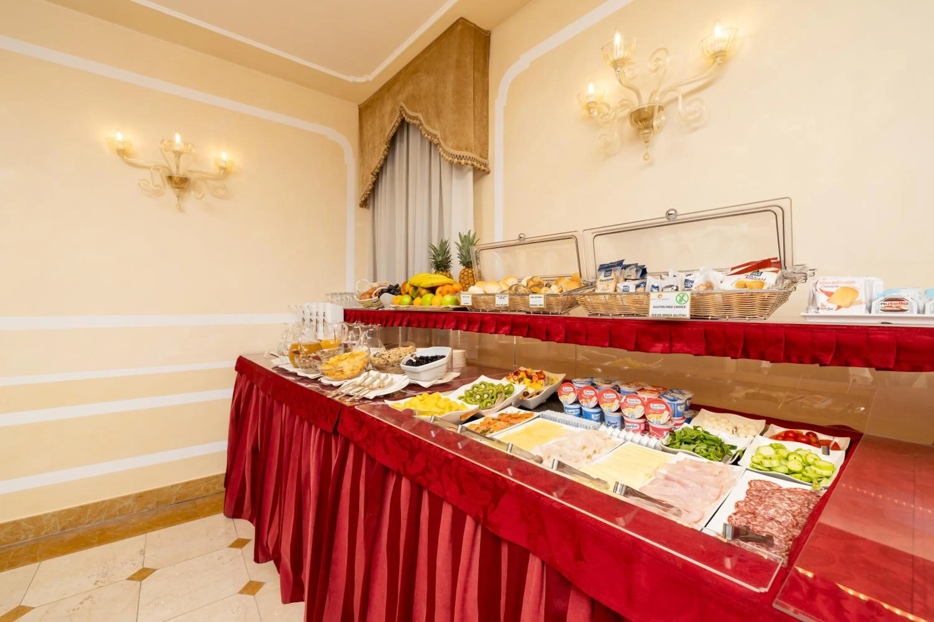 Continental breakfast in Hotel A La Commedia