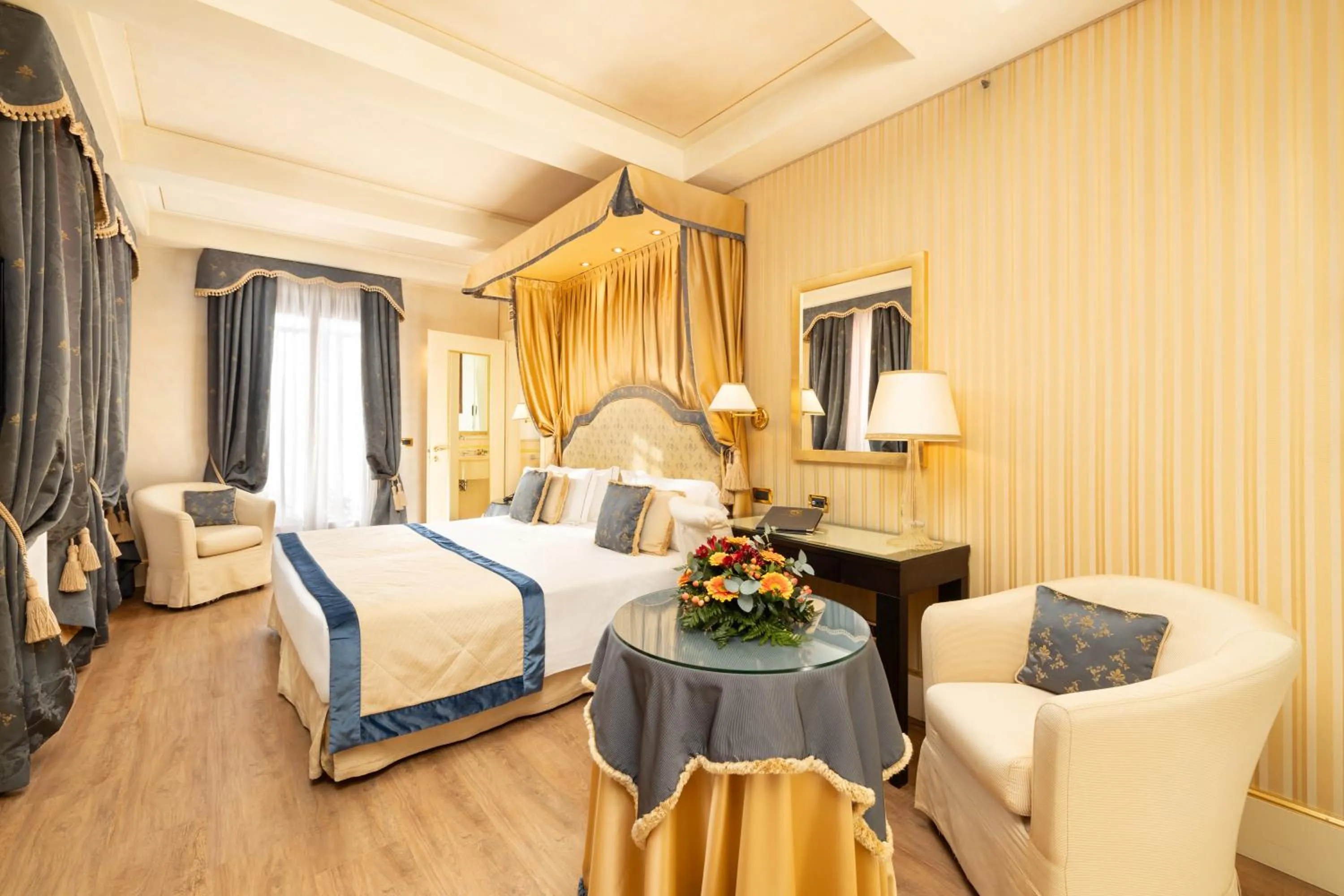 Bedroom, Bed in Hotel A La Commedia