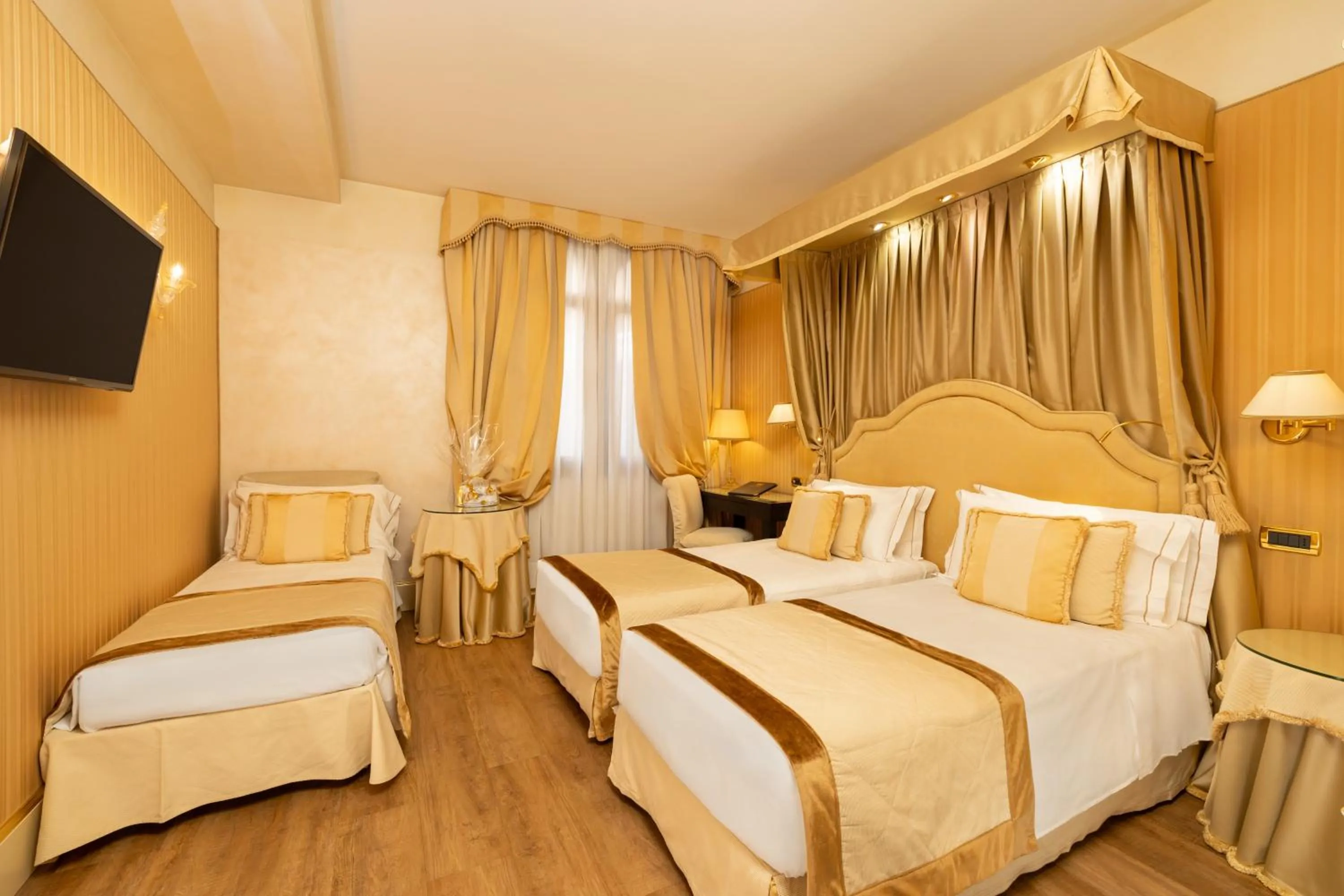 Bedroom, Bed in Hotel A La Commedia