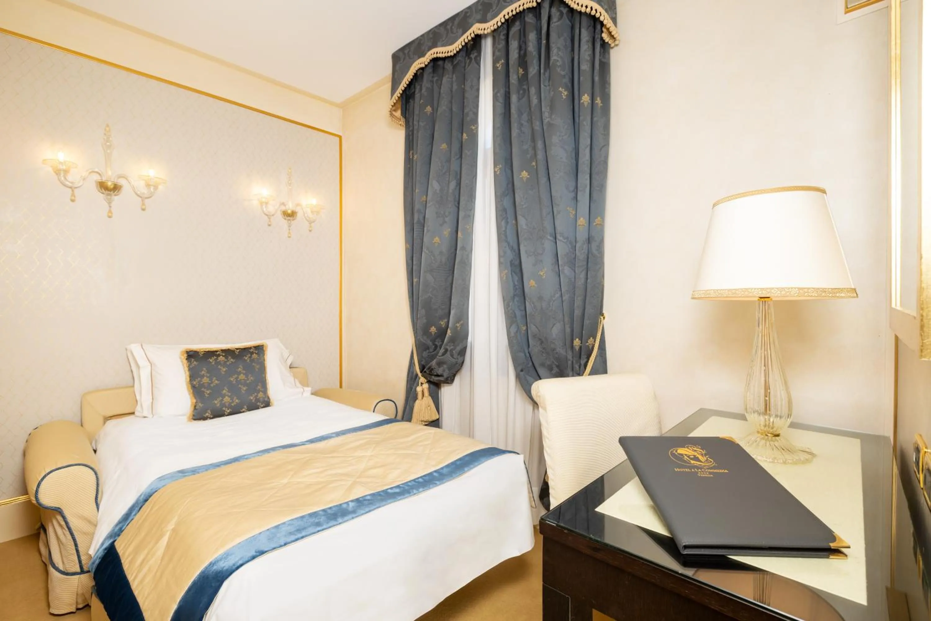 Bedroom, Bed in Hotel A La Commedia