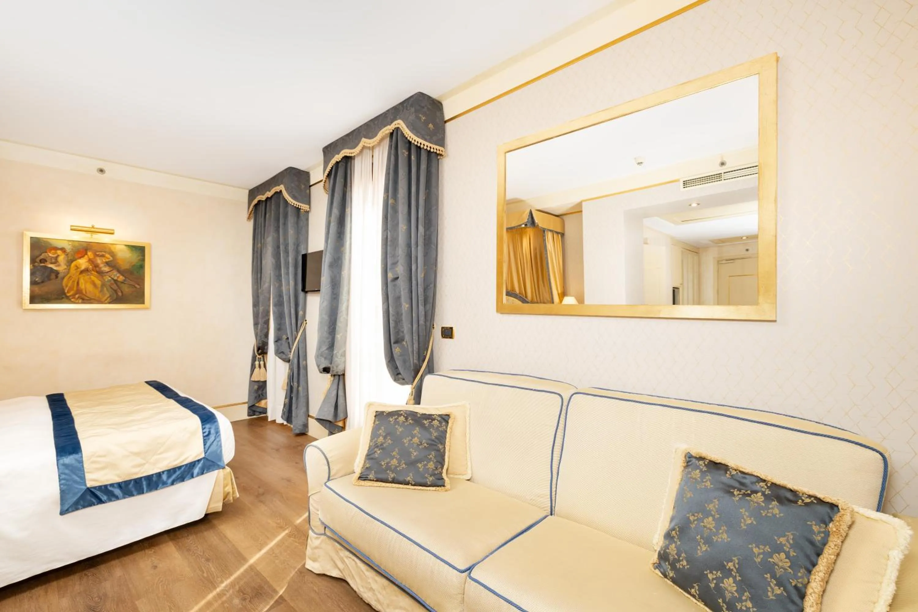 Bedroom, Bed in Hotel A La Commedia