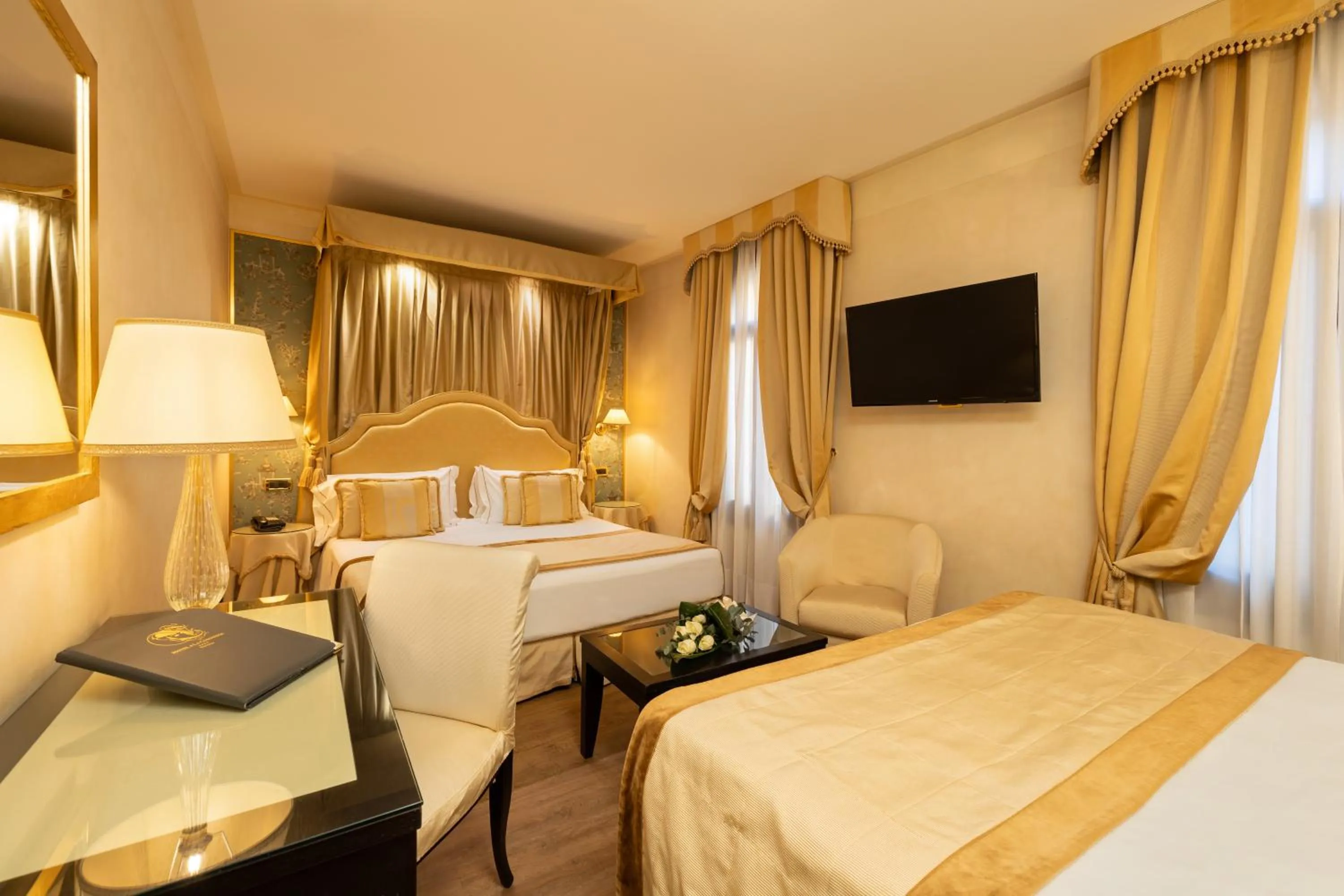 Bedroom, Bed in Hotel A La Commedia