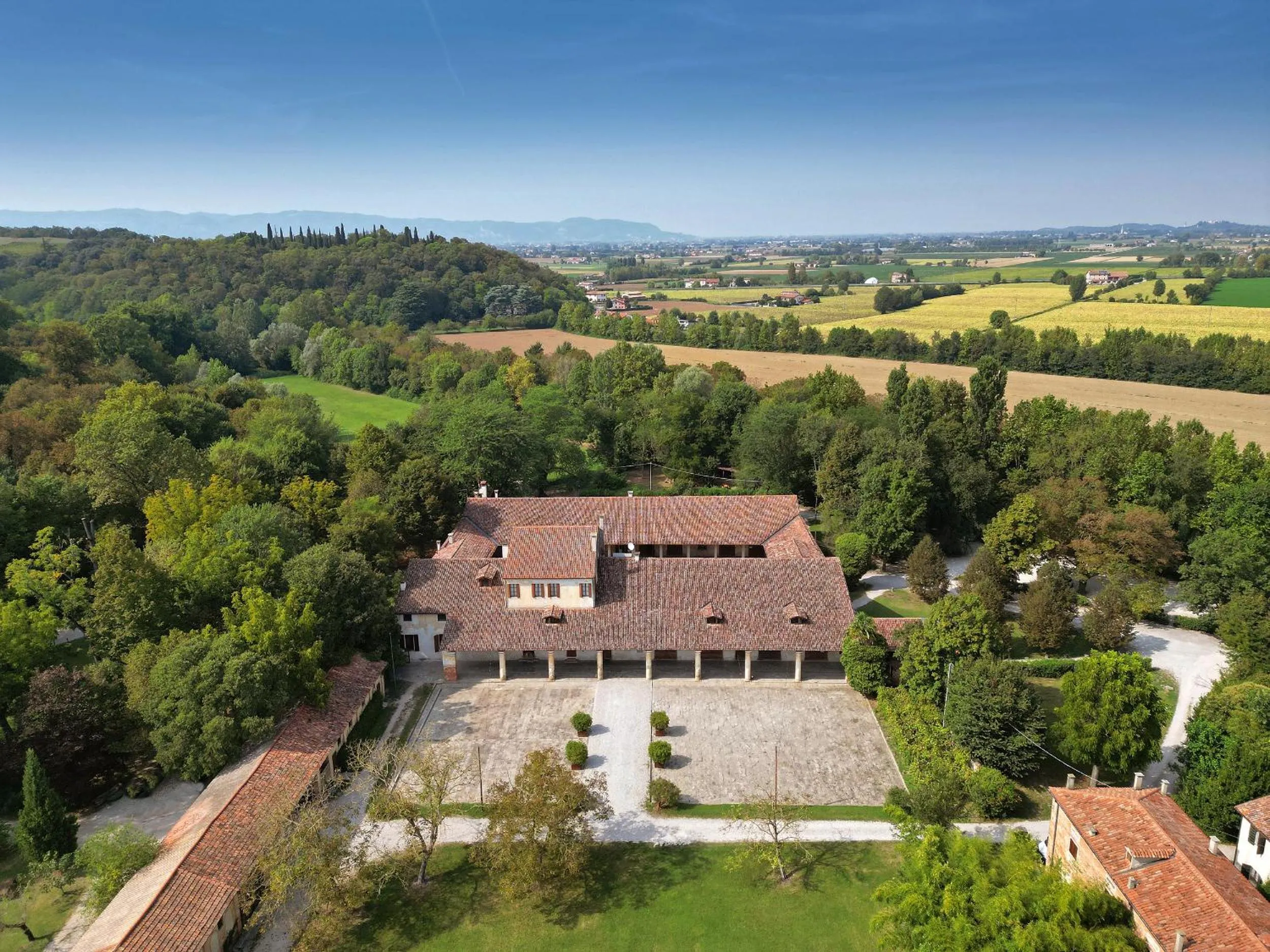 Property building in Frassanelle