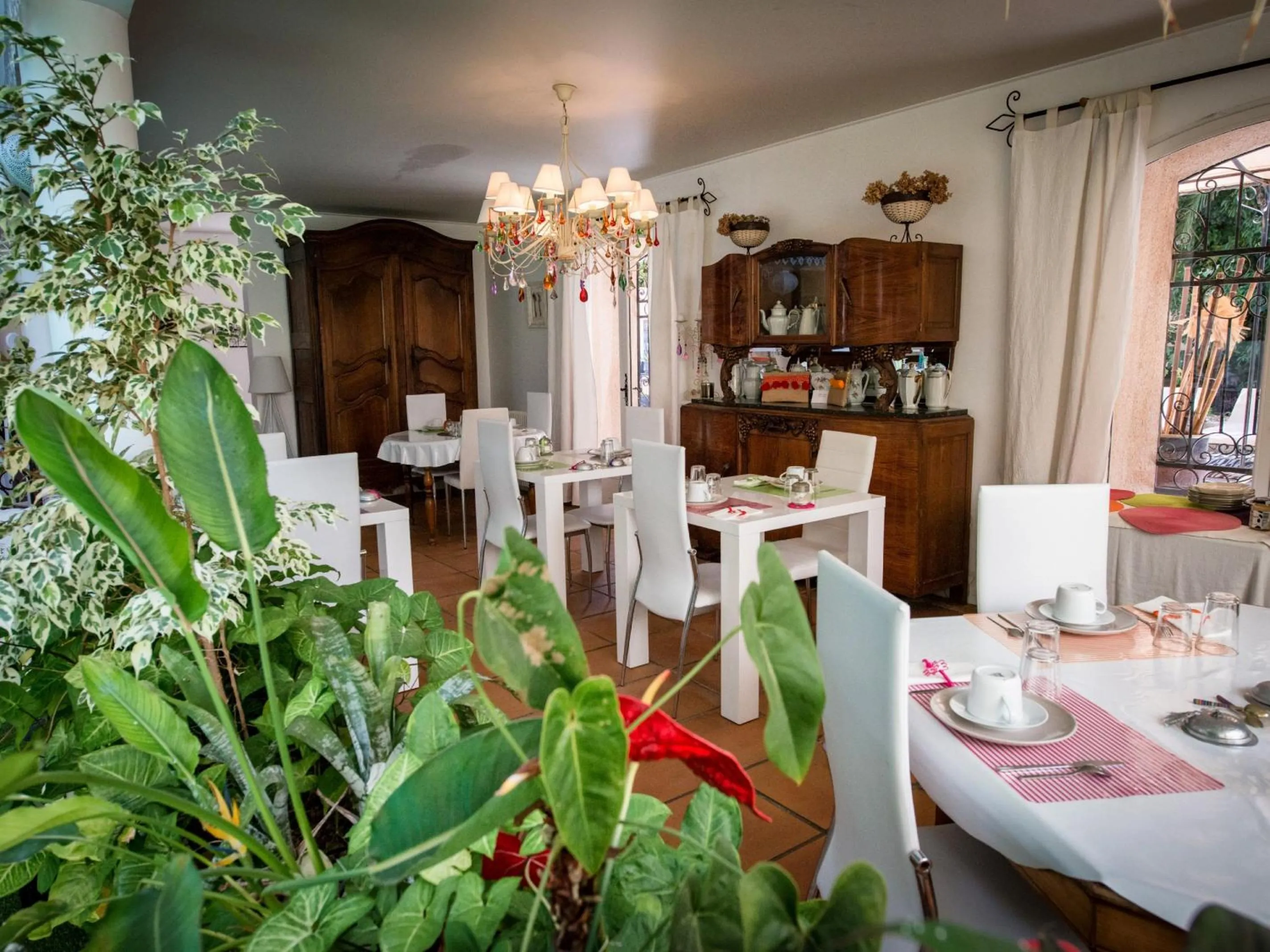 Dining area in Chambre d'Hôtes Villa Ambrosia et Spa