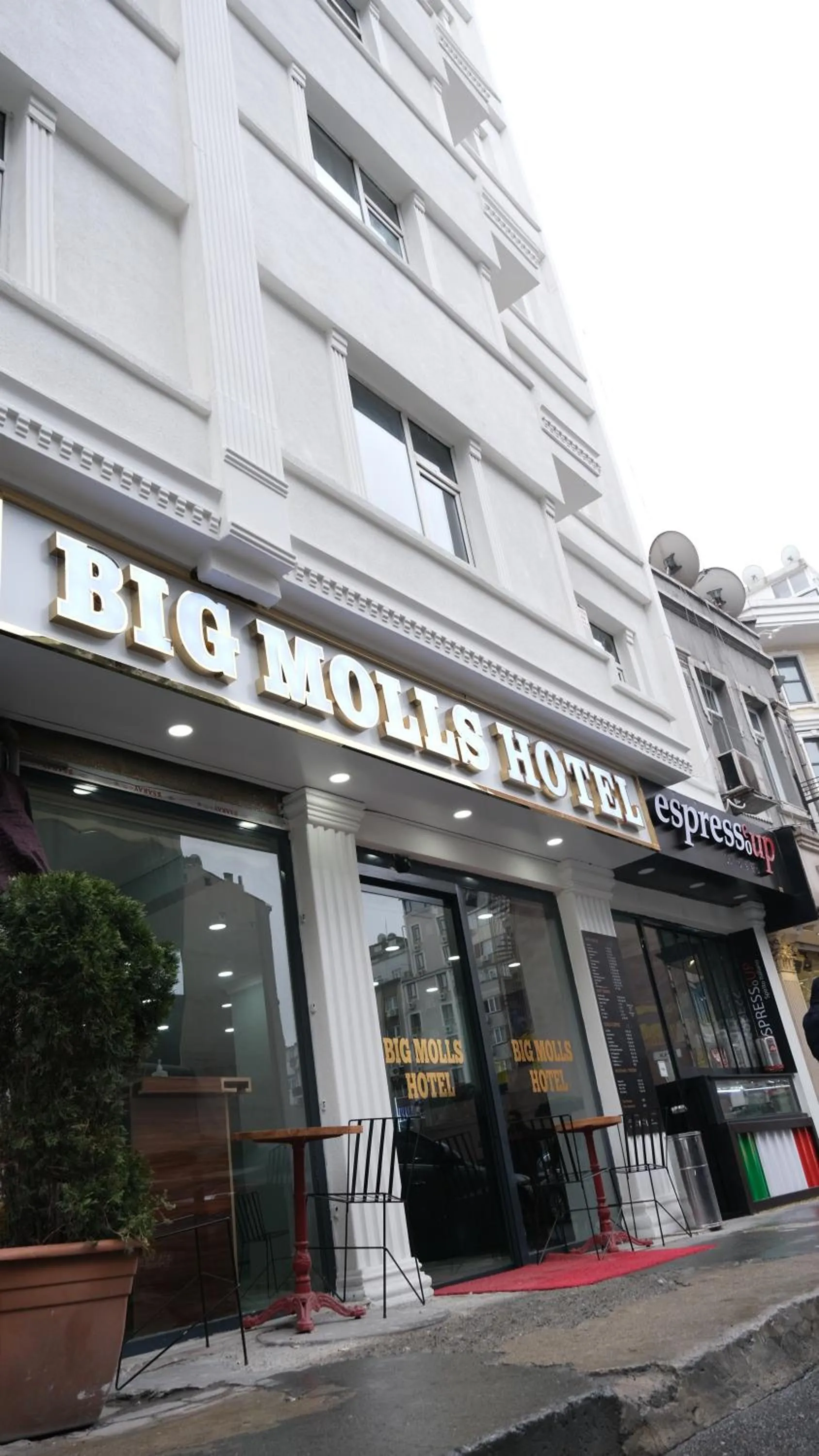 Property building in BIG MOLLS HOTEL