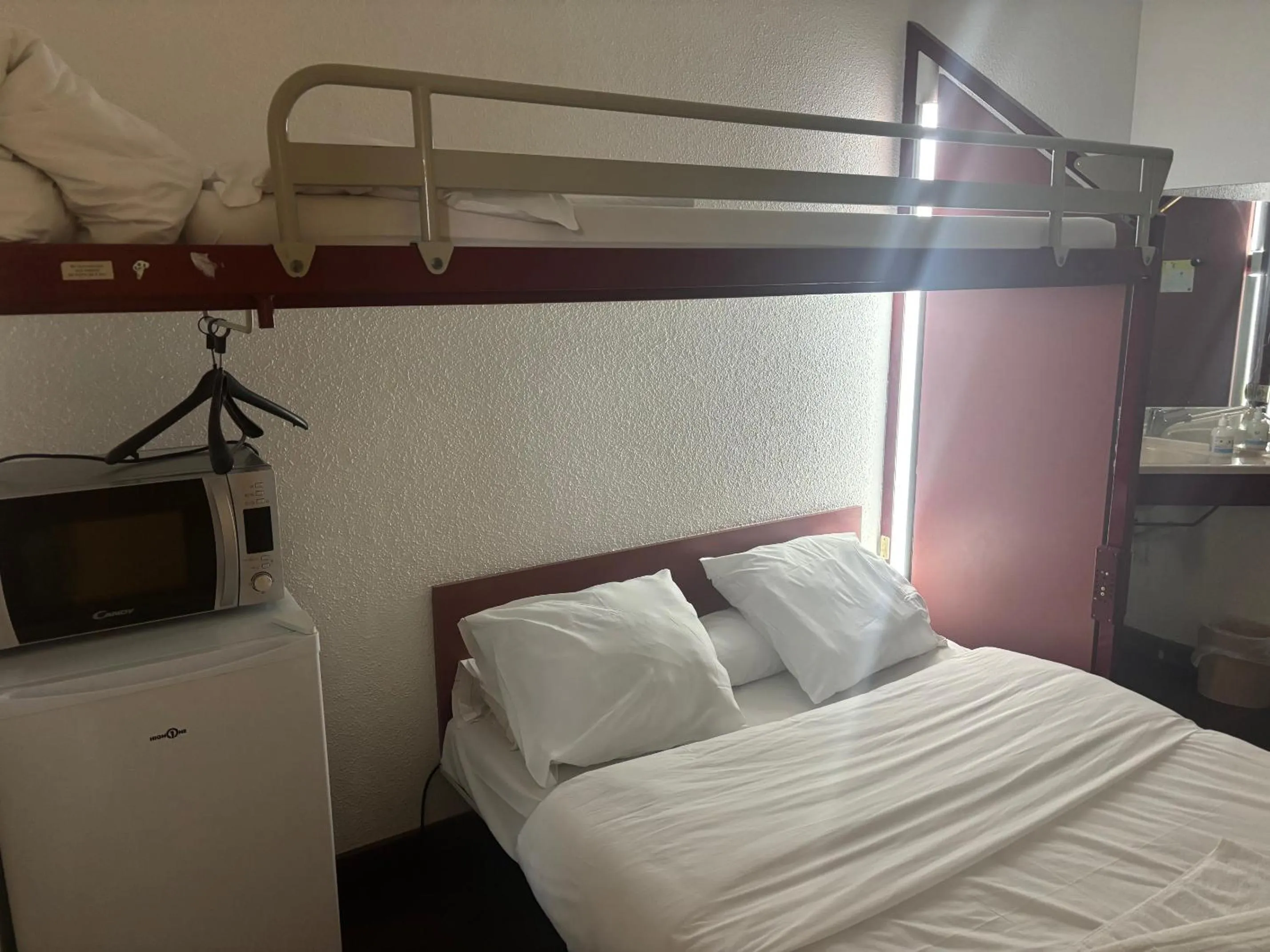Bed in HOTEL PARIS VALENCE
