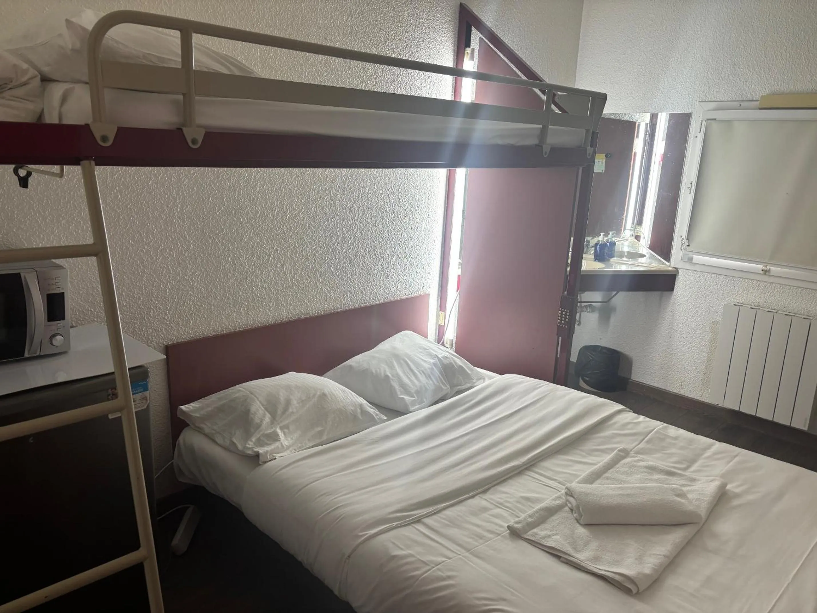 Bed in HOTEL PARIS VALENCE