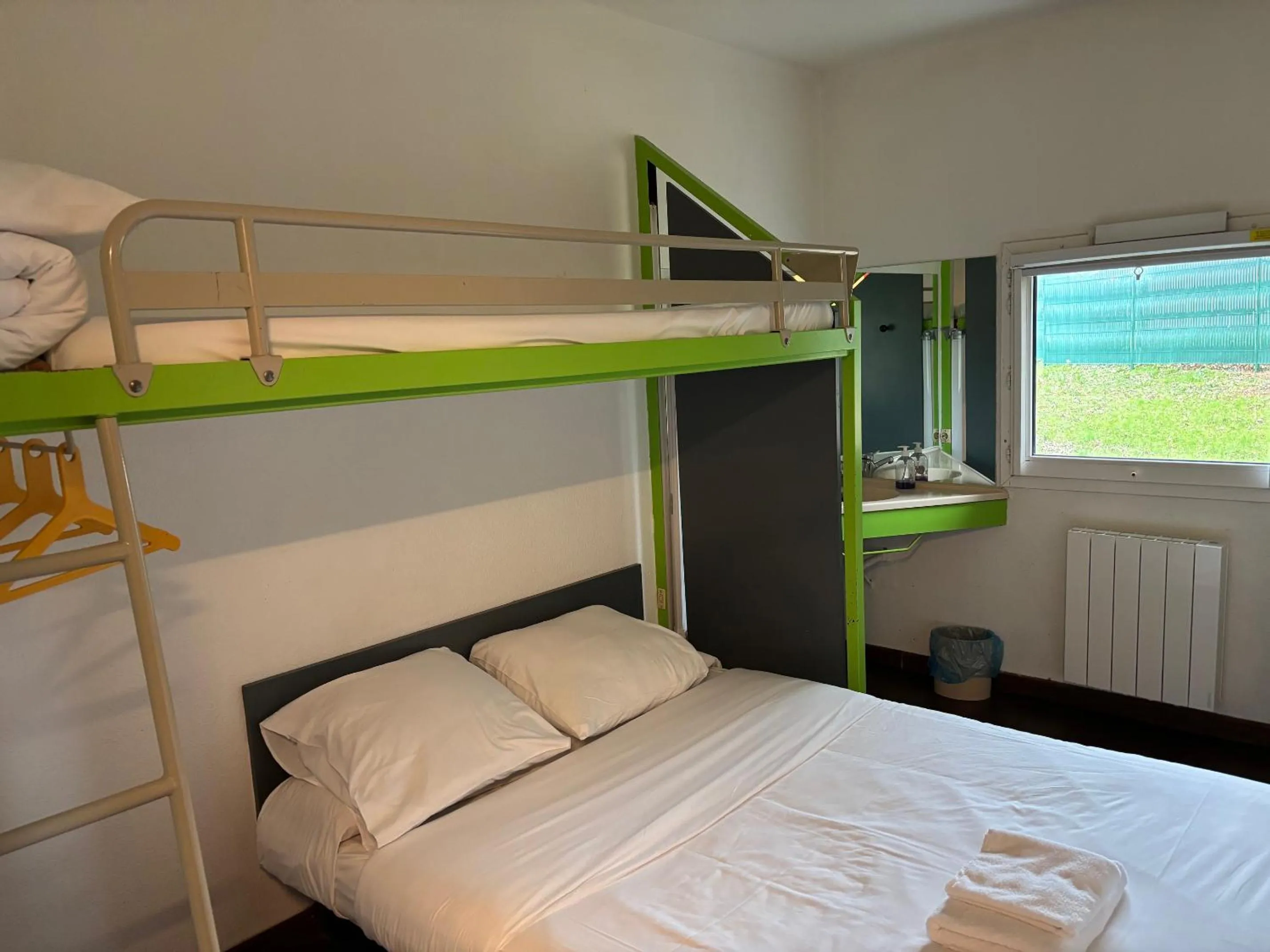 Bed in HOTEL PARIS VALENCE