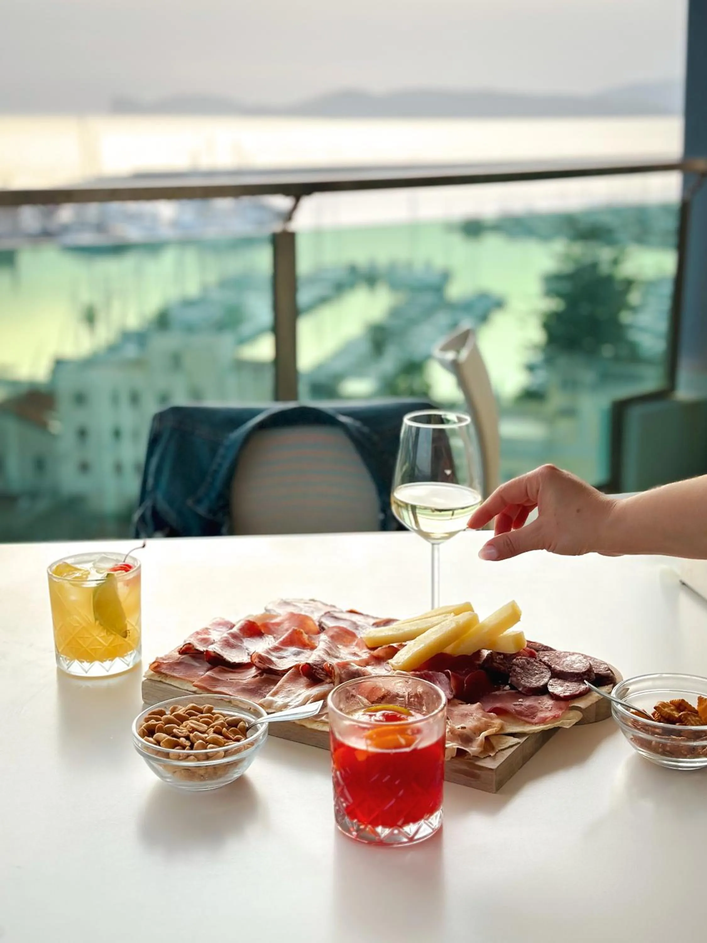 Restaurant/places to eat in Hotel Catalunya