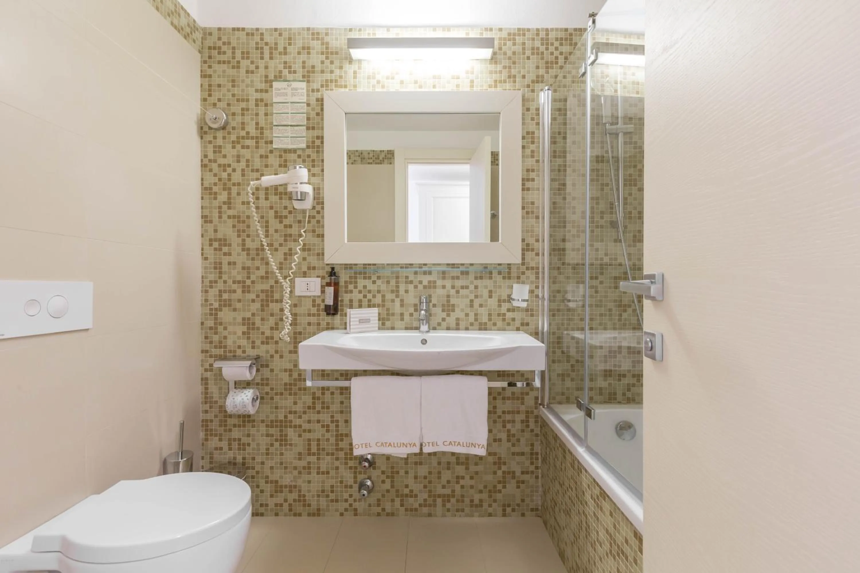 Bathroom in Hotel Catalunya