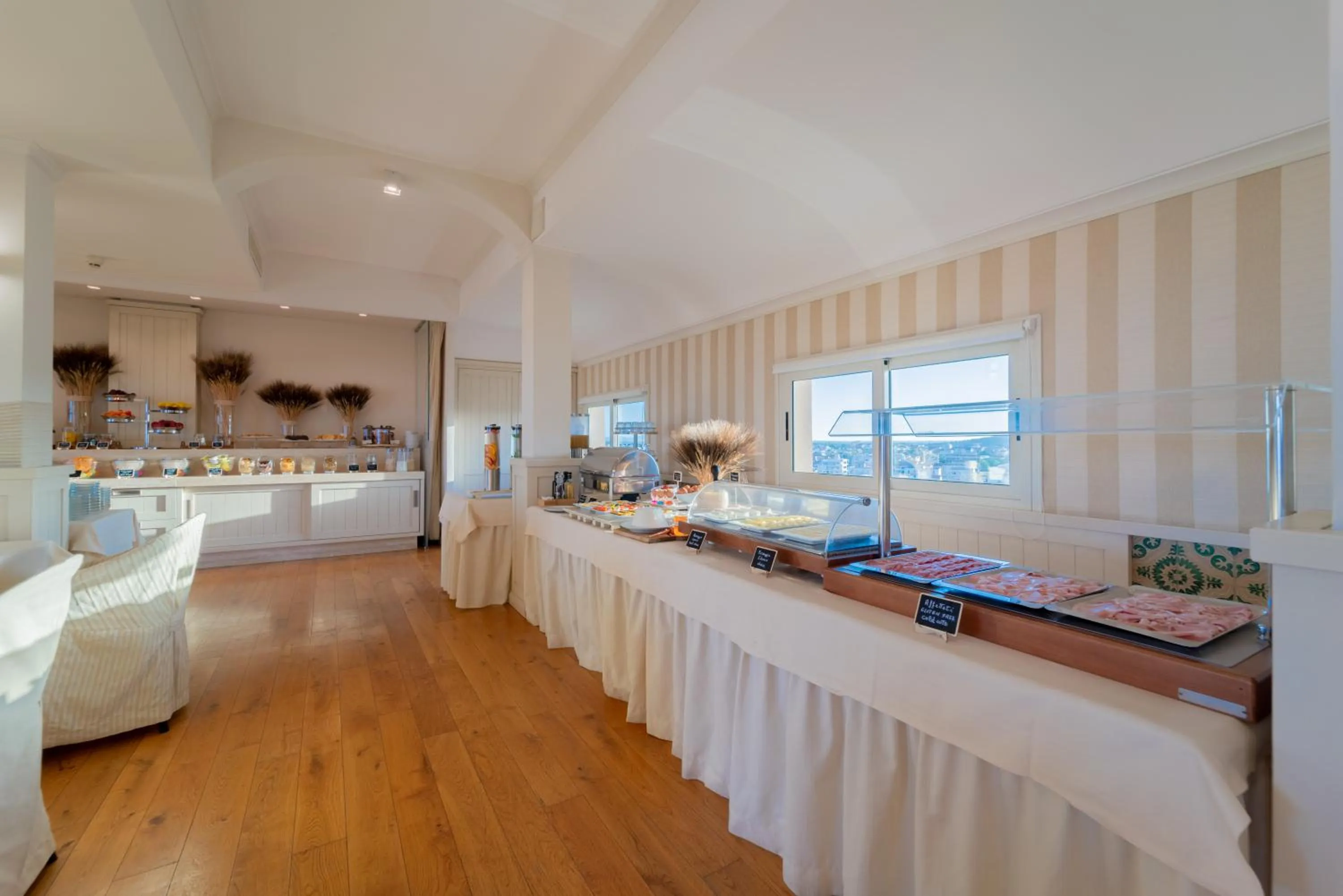 Buffet breakfast in Hotel Catalunya