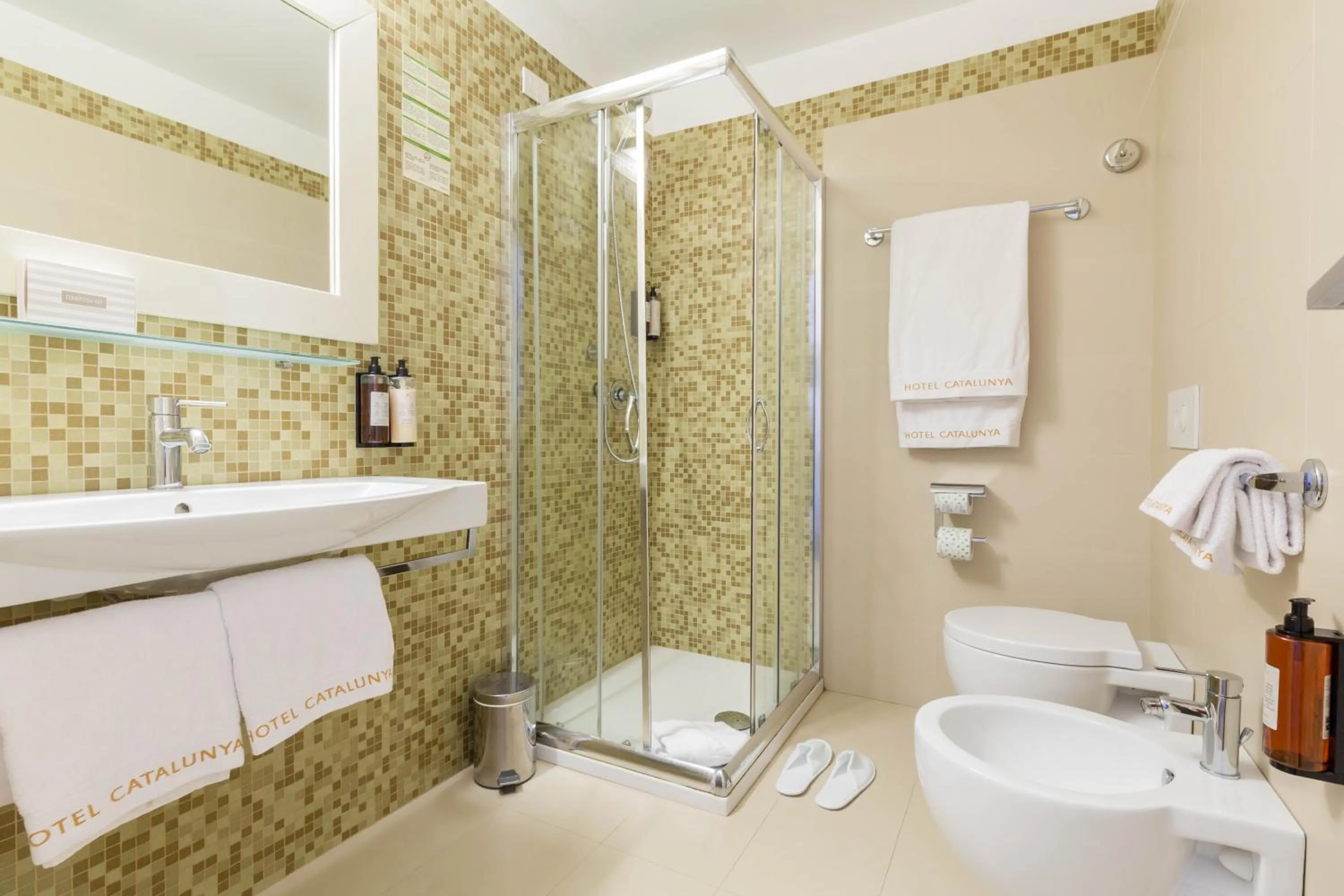 Shower in Hotel Catalunya
