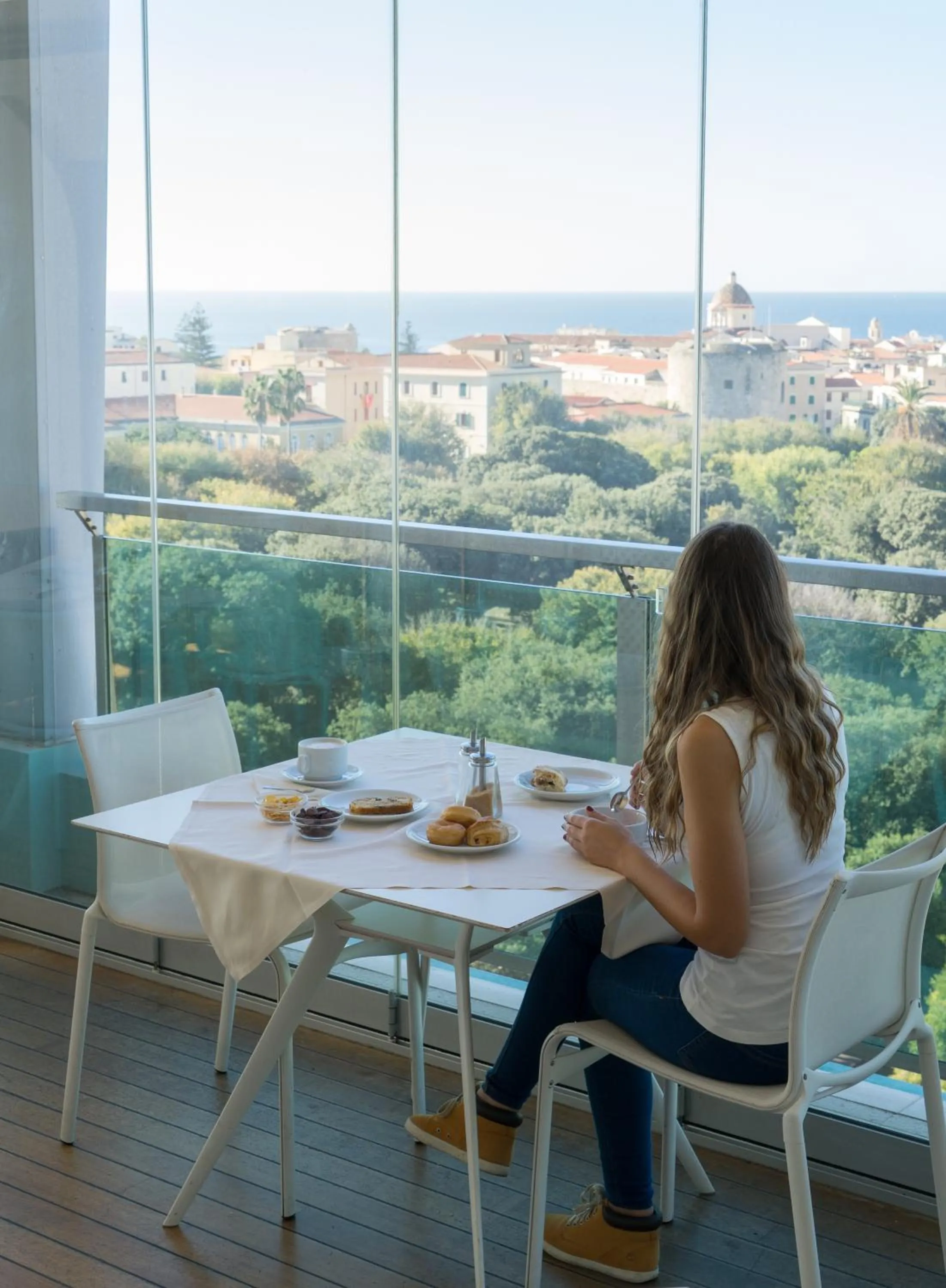 Restaurant/places to eat in Hotel Catalunya