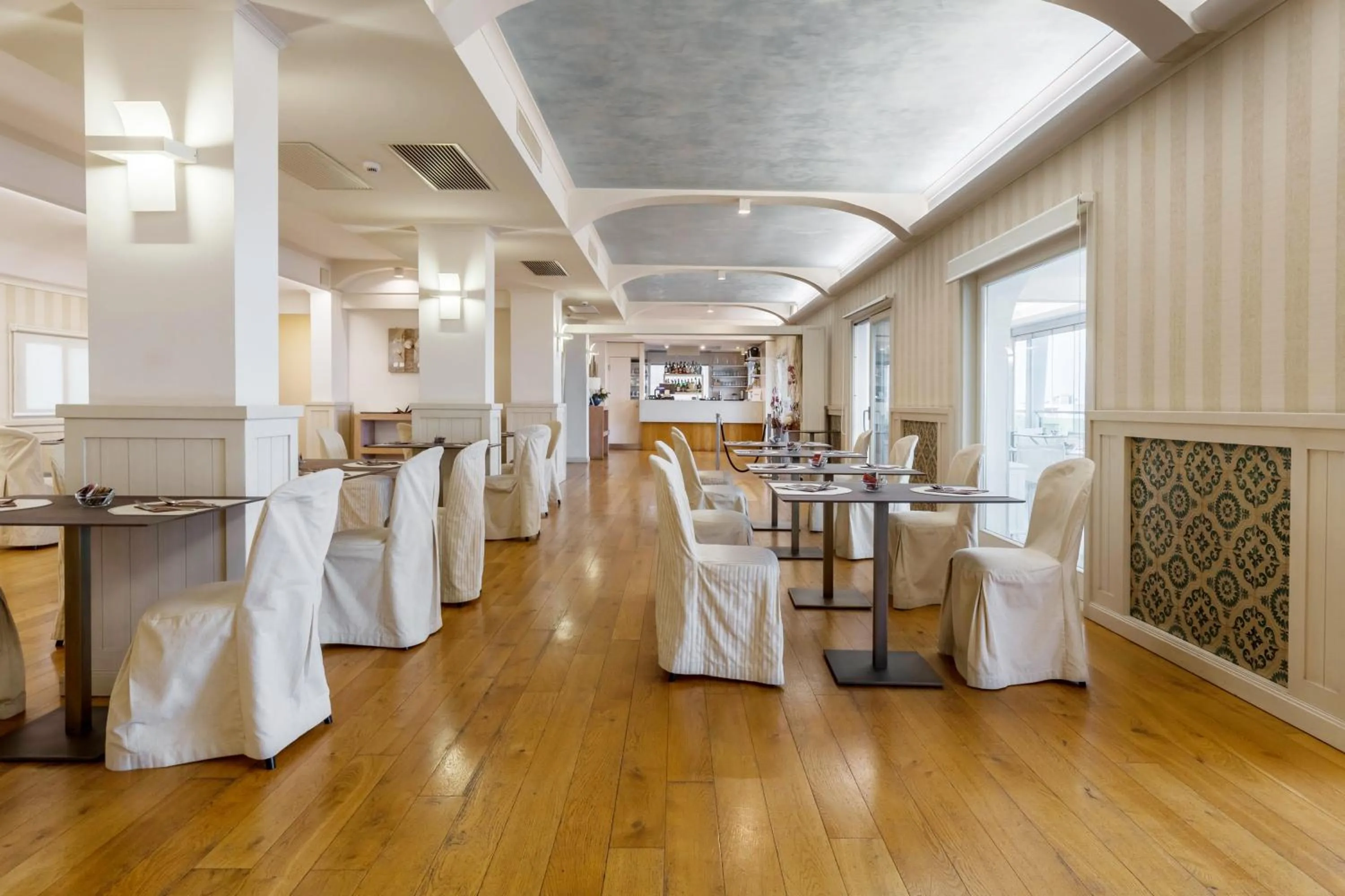 Restaurant/places to eat in Hotel Catalunya