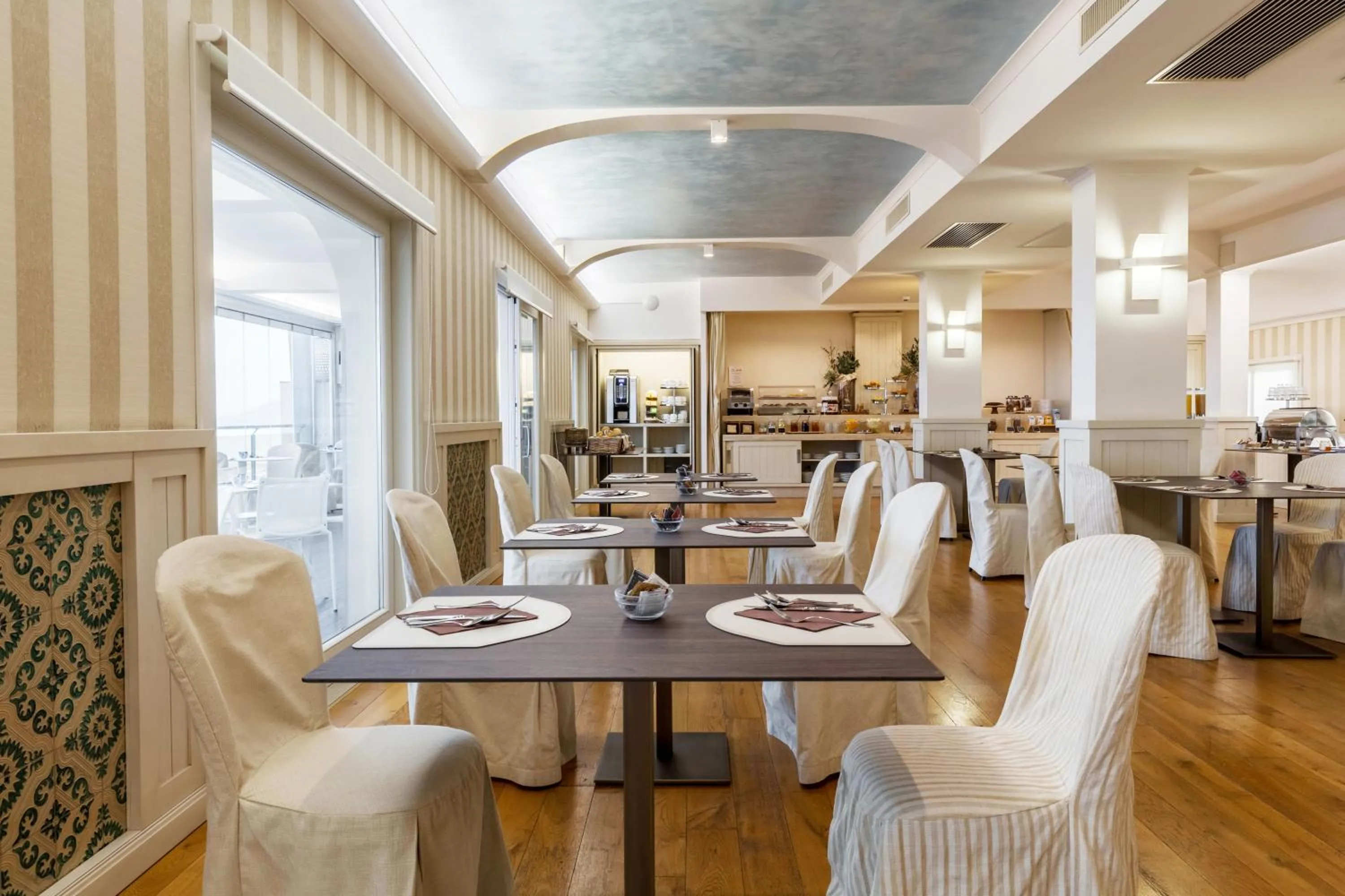 Restaurant/places to eat in Hotel Catalunya