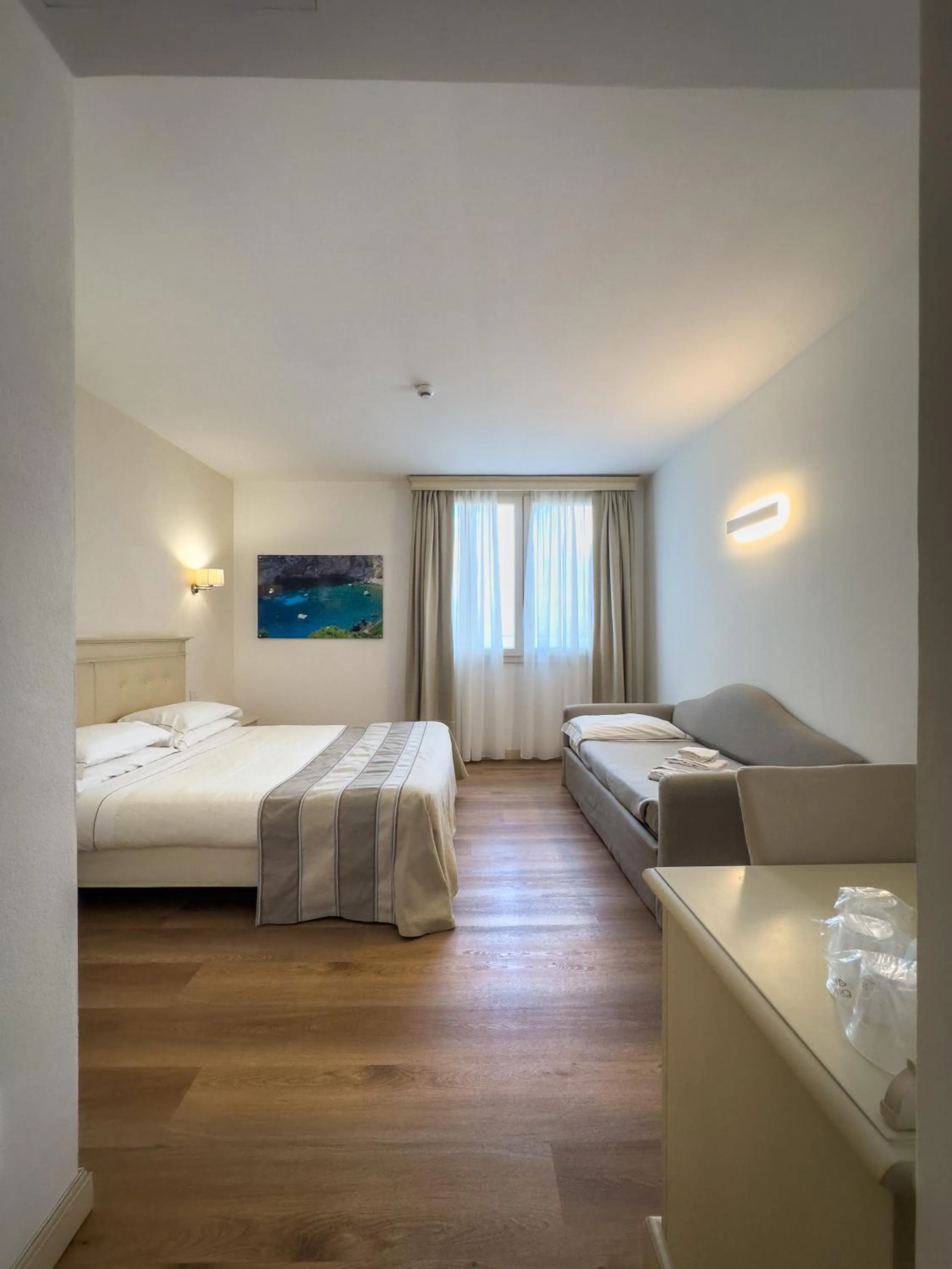 Bedroom, Bed in Hotel Catalunya