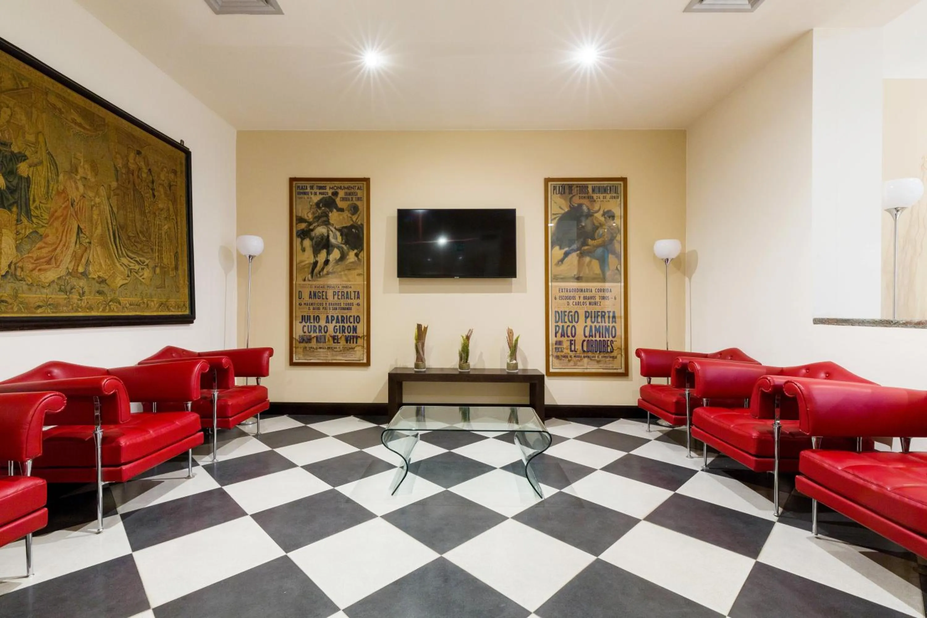 Communal lounge/ TV room in Hotel Catalunya