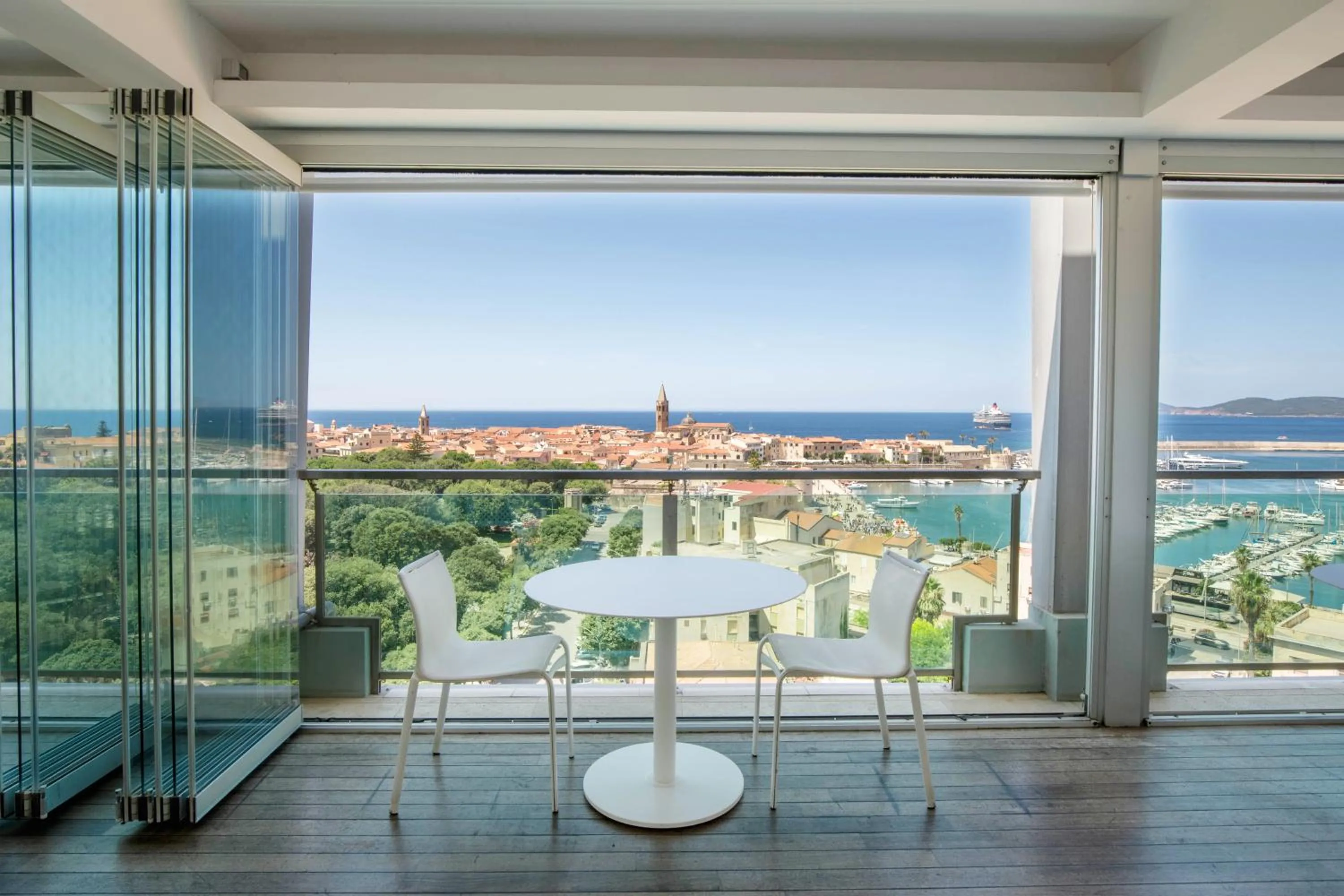 Restaurant/places to eat in Hotel Catalunya