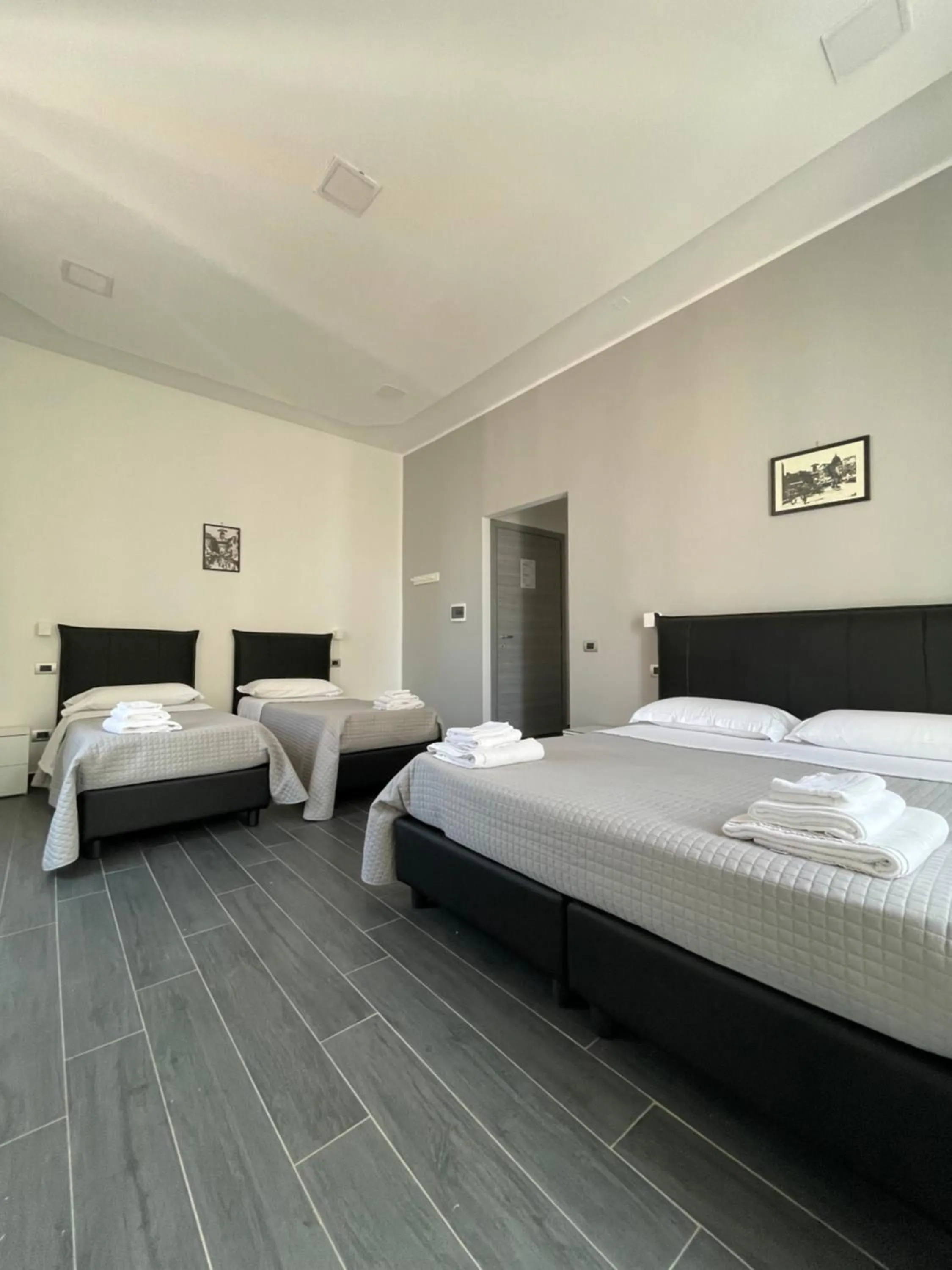 Bed in Le Porte di Napoli - Rooms