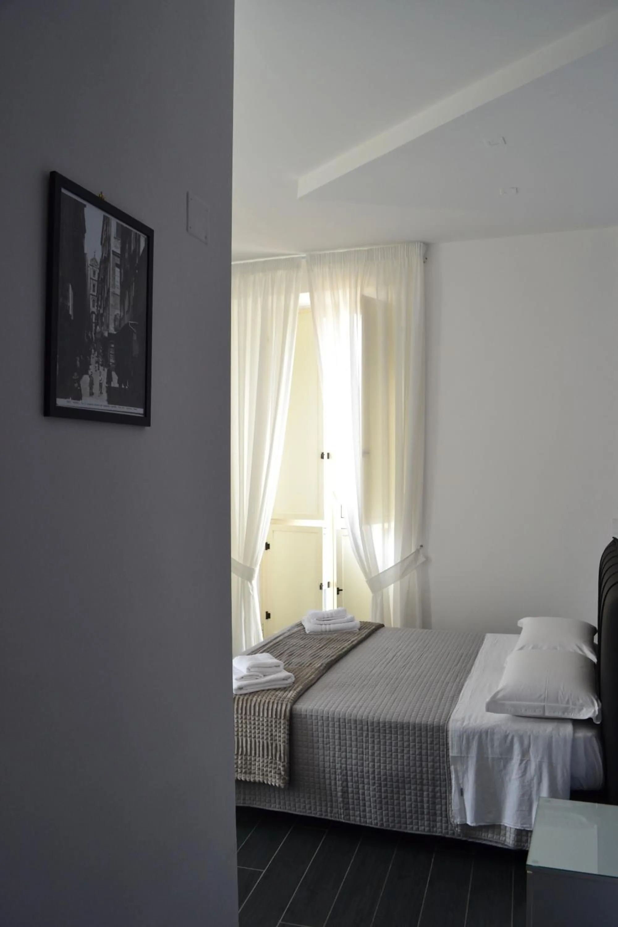 Photo of the whole room in Le Porte di Napoli - Rooms