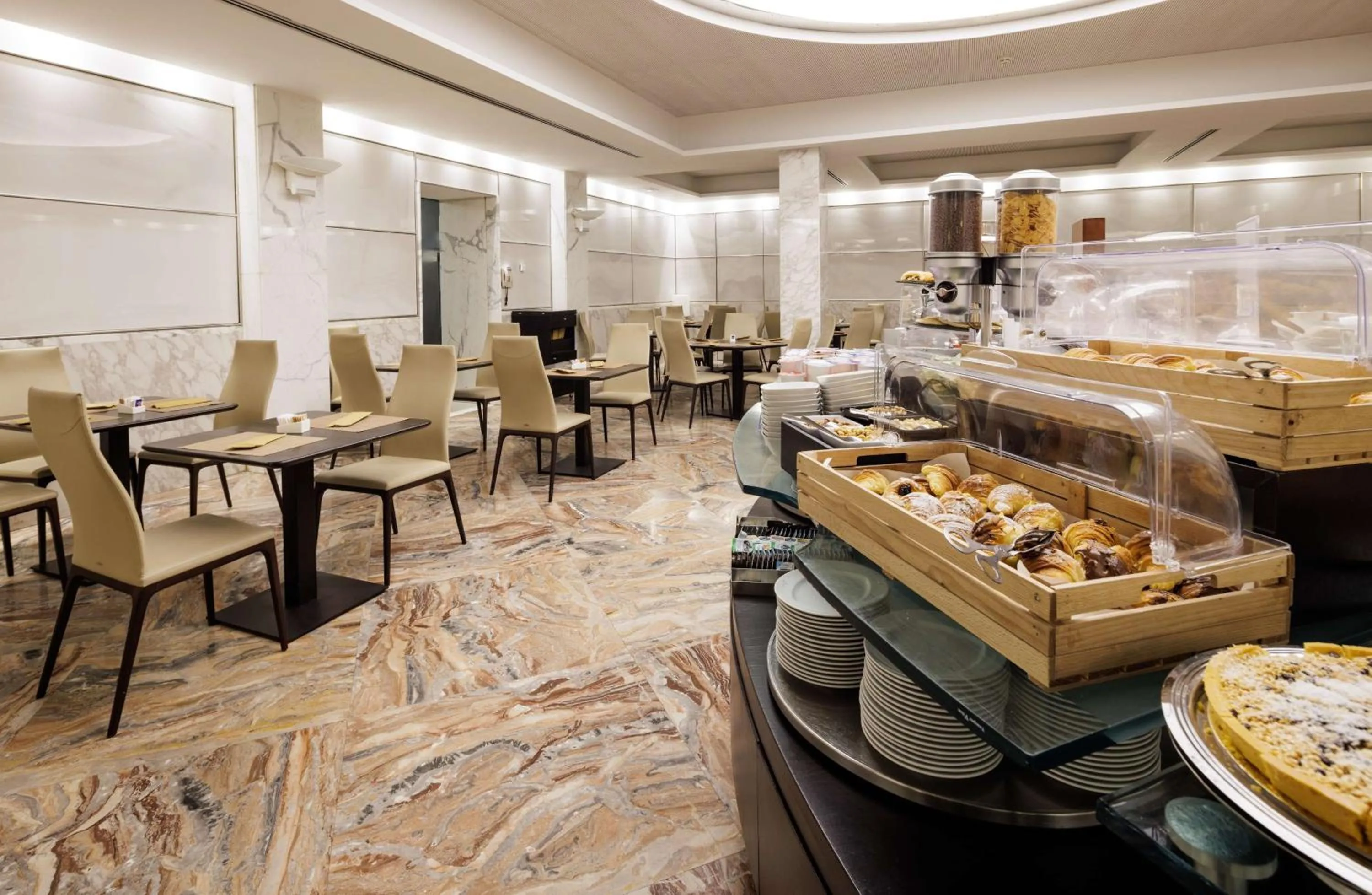 Restaurant/places to eat in Best Western Plus Hotel Universo